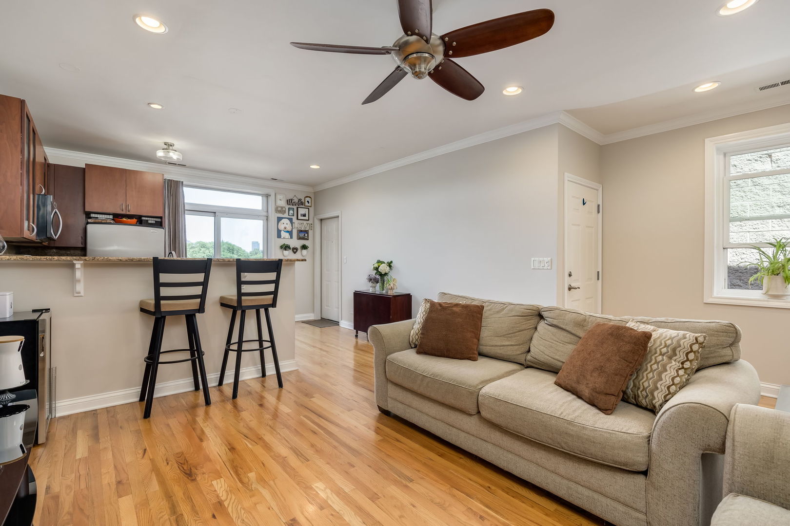 1302 W Fillmore Street Unit: 4