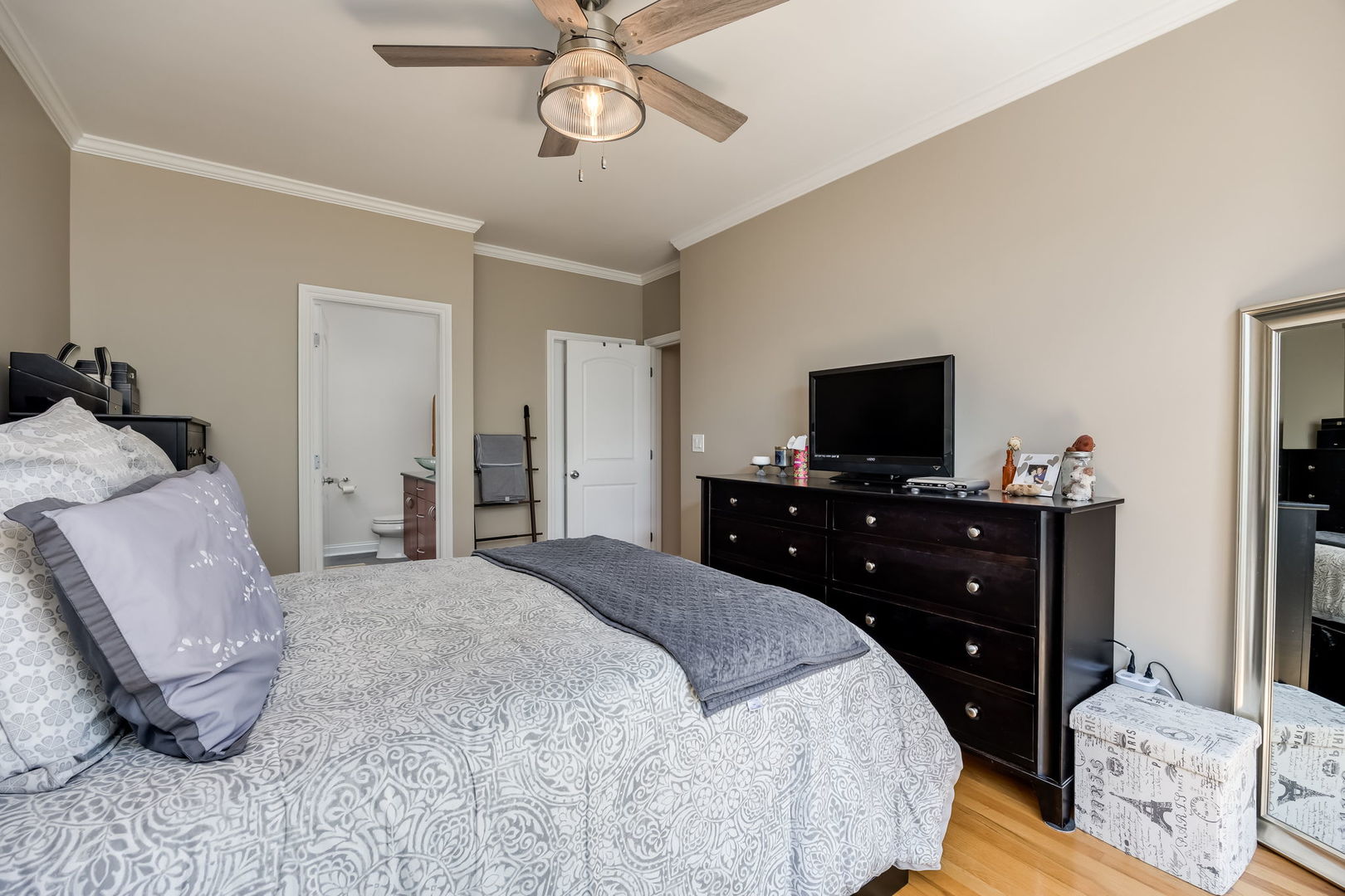 1302 W Fillmore Street Unit: 4