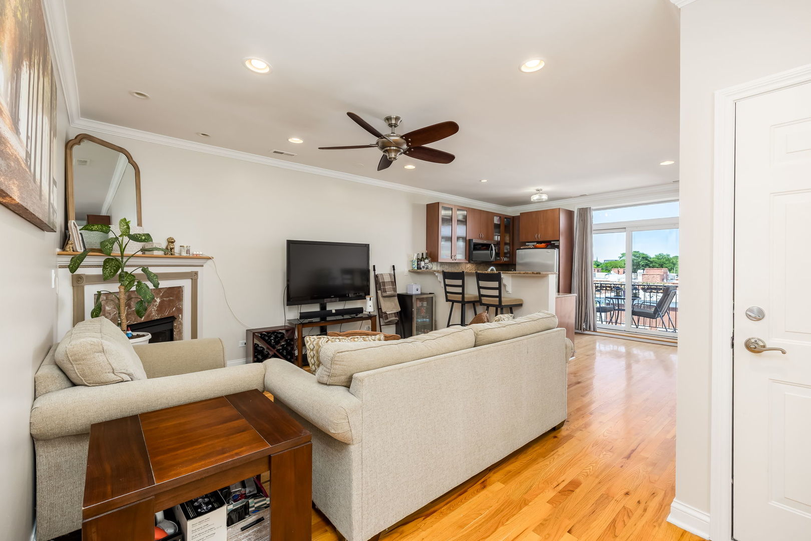 1302 W Fillmore Street Unit: 4