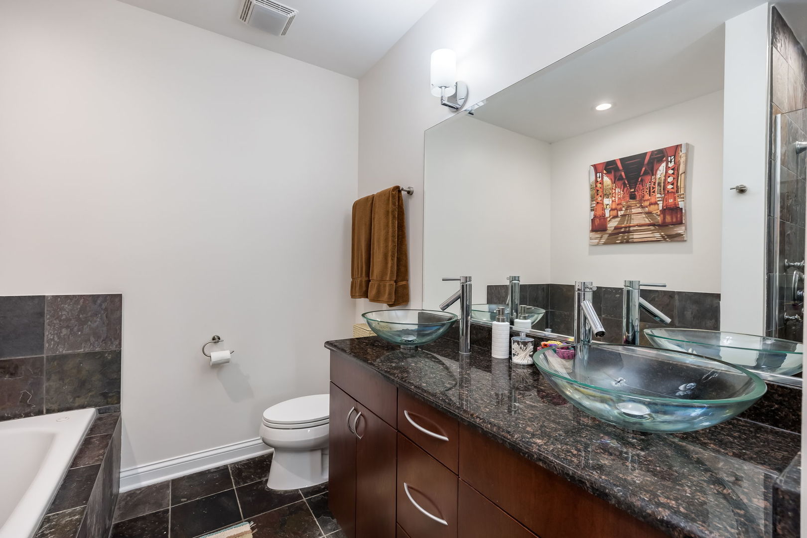 1302 W Fillmore Street Unit: 4
