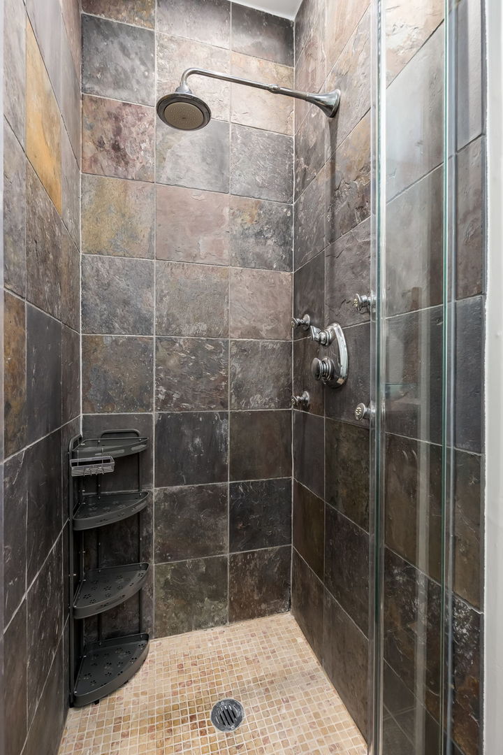 1302 W Fillmore Street Unit: 4