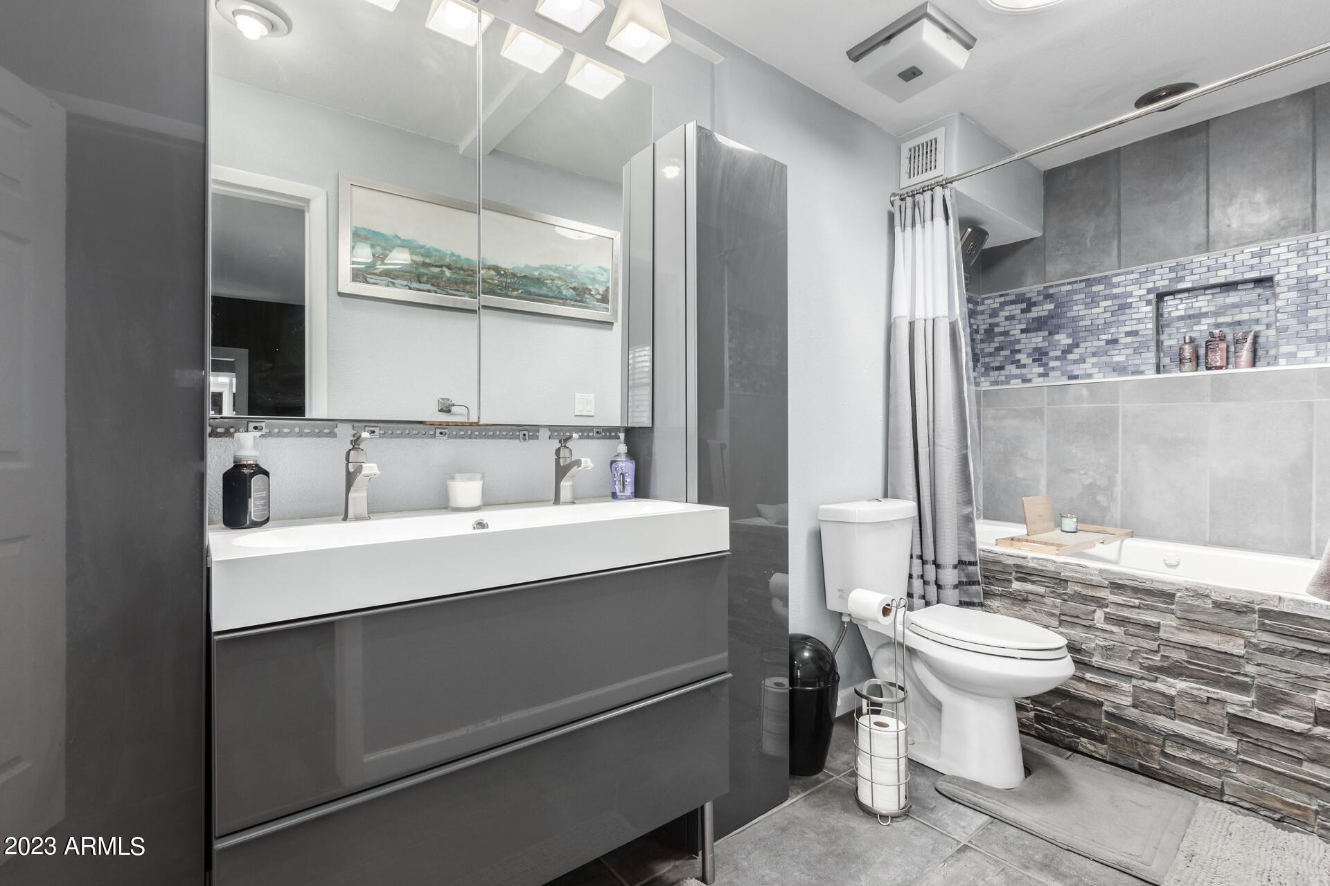 2355 W MONTE CRISTO Avenue W