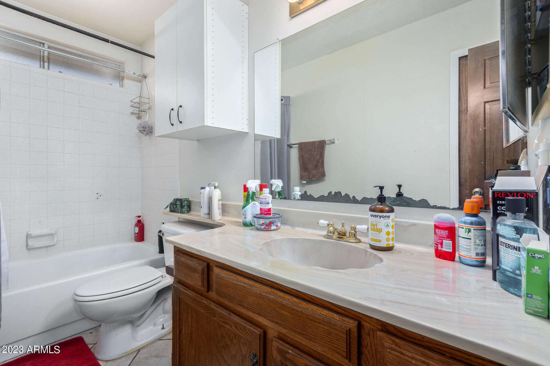 1523 W MISSION Drive