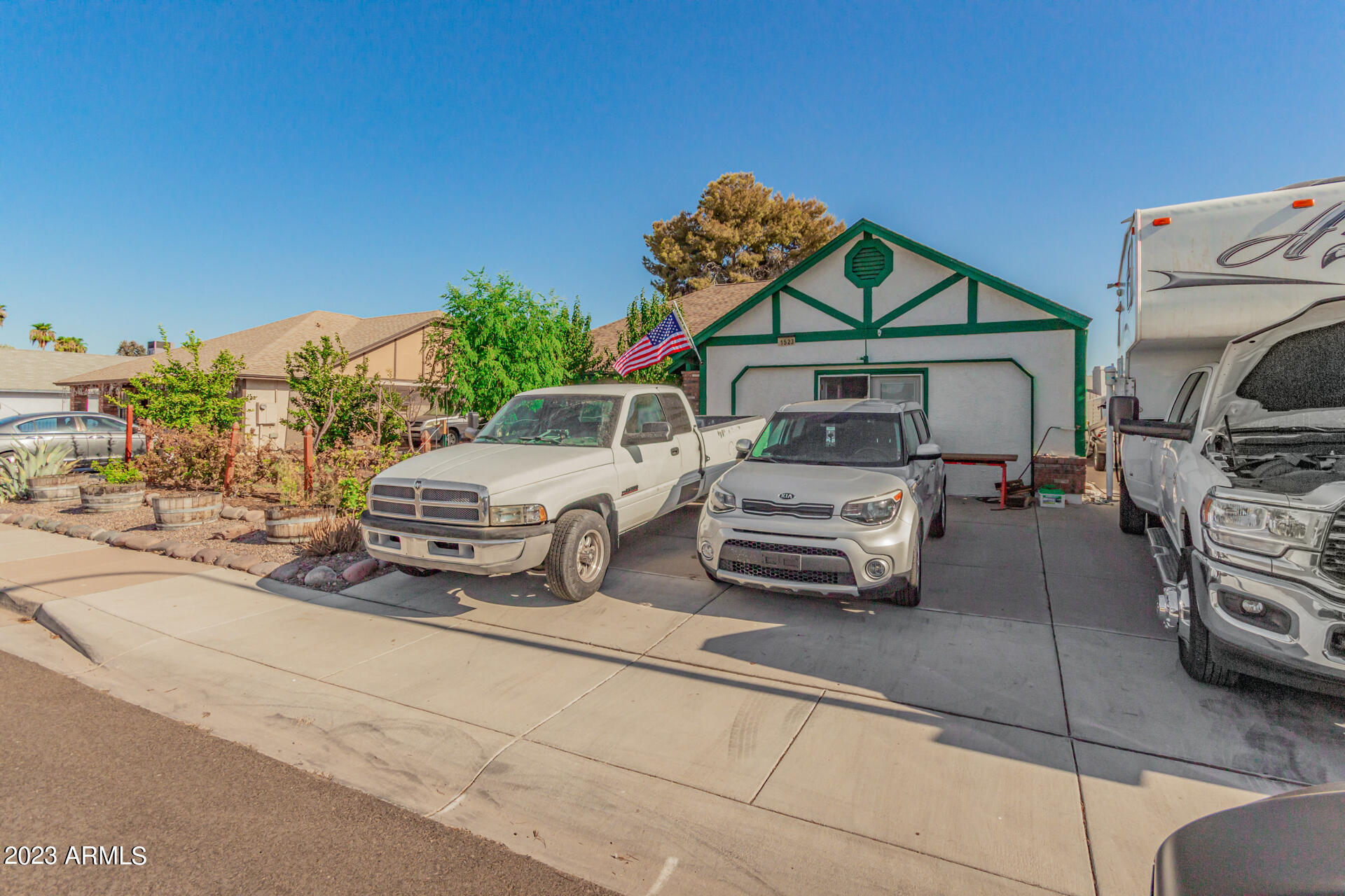 1523 W MISSION Drive