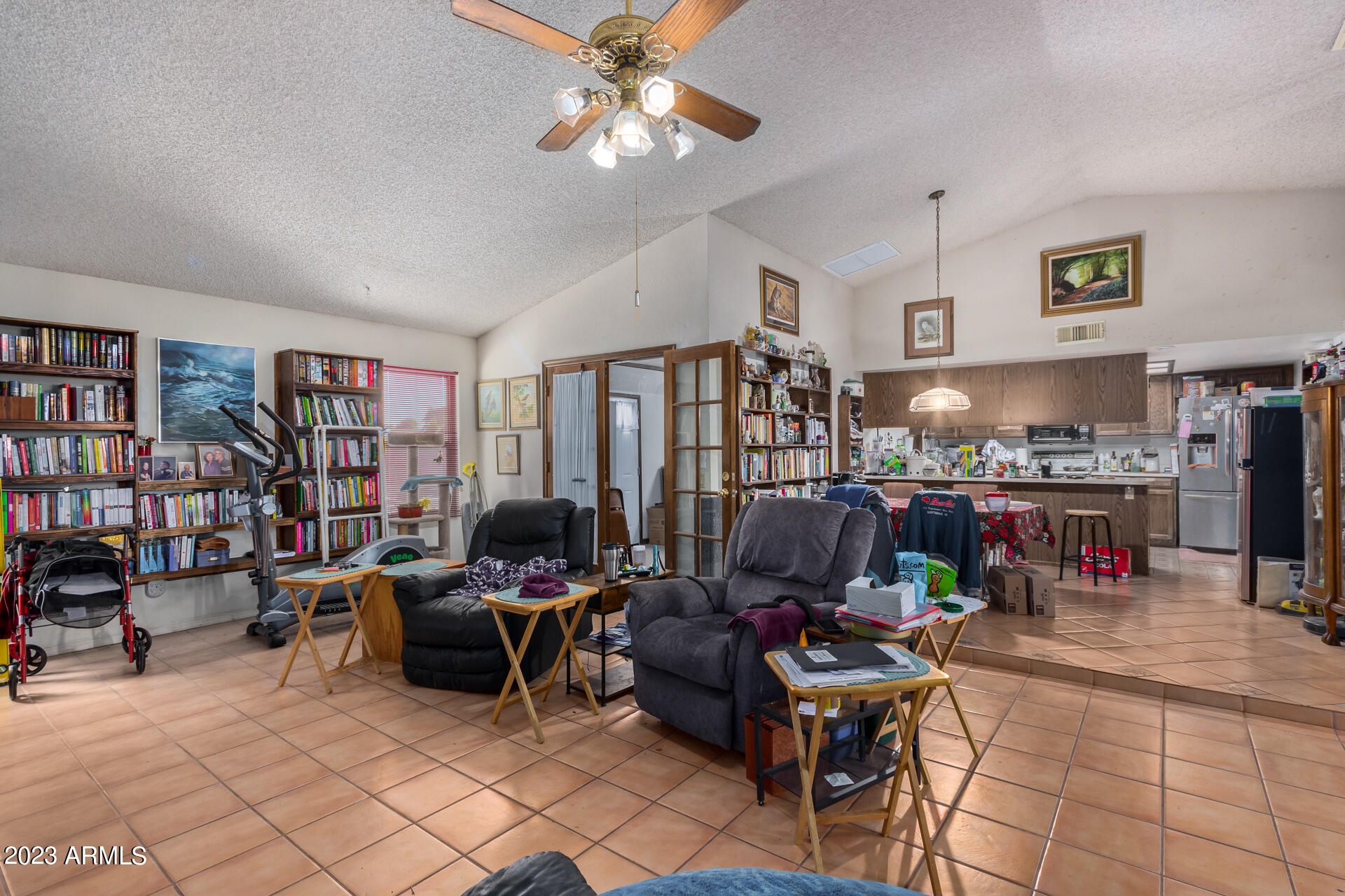 1523 W MISSION Drive