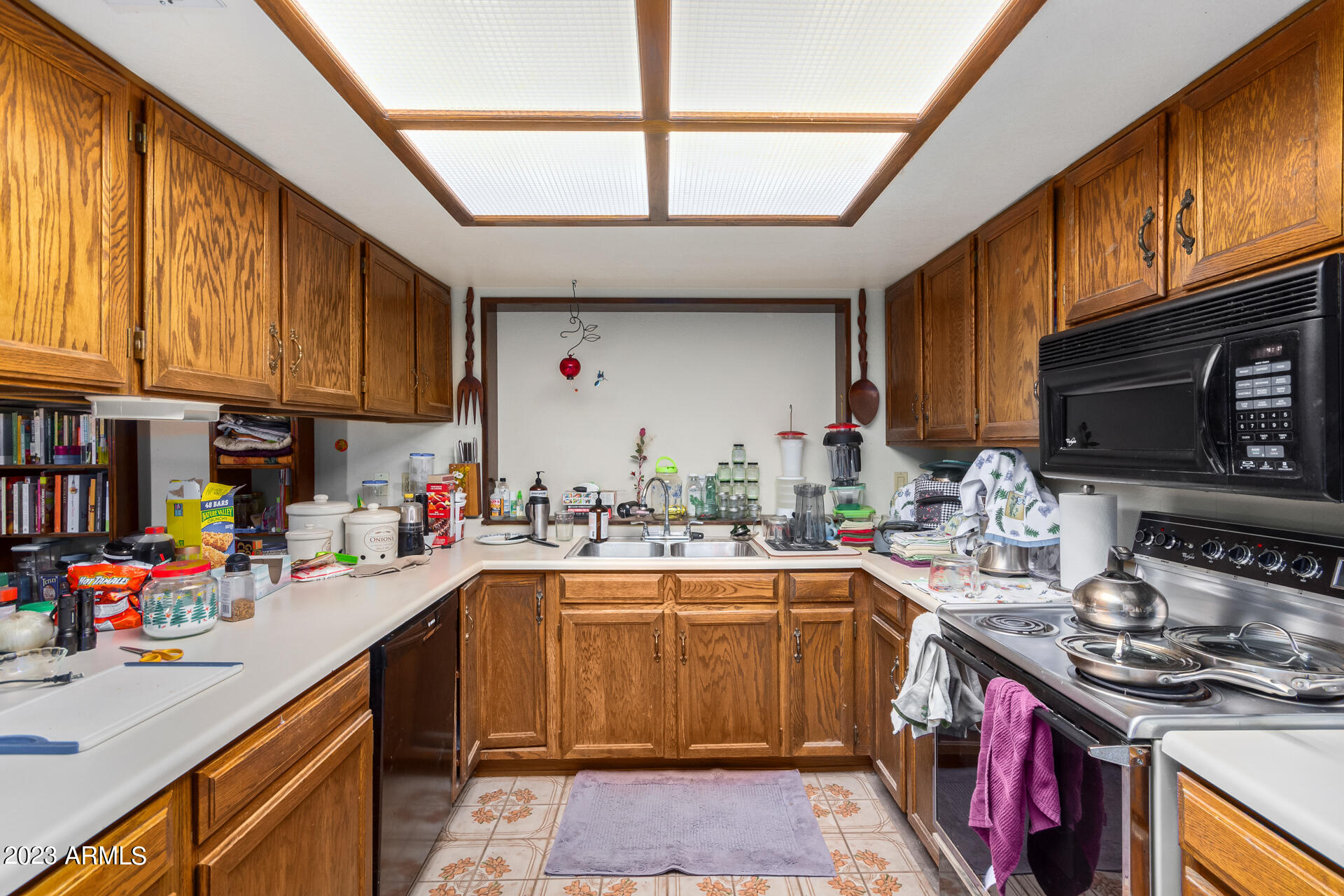 1523 W MISSION Drive