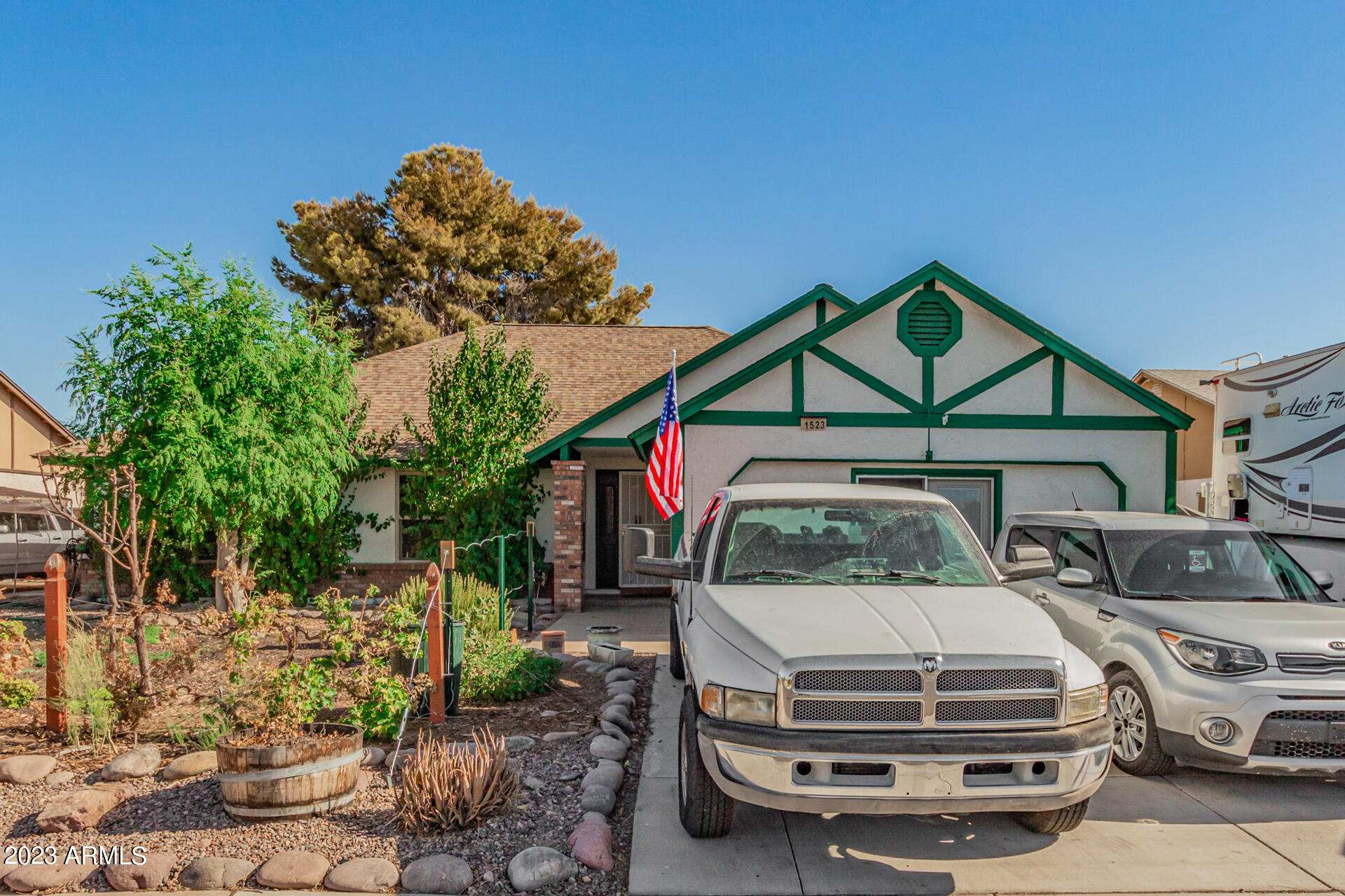 1523 W MISSION Drive