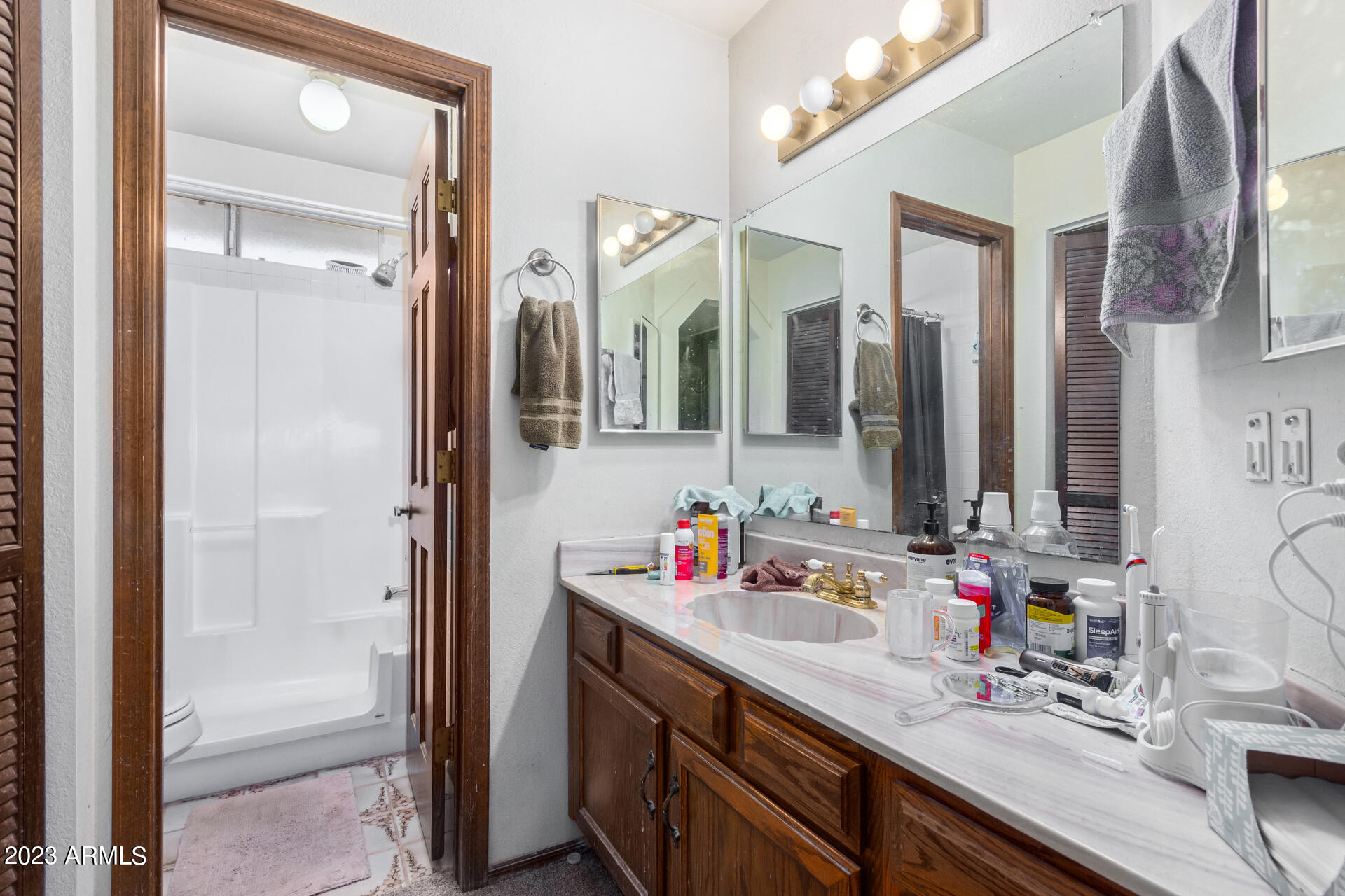 1523 W MISSION Drive