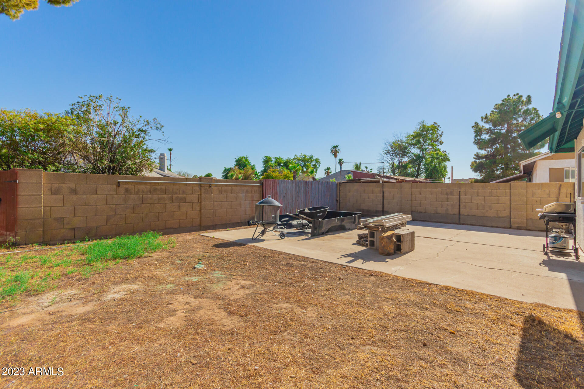 1523 W MISSION Drive