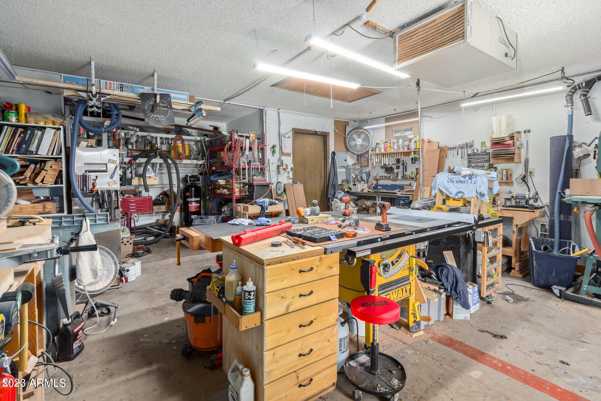 1523 W MISSION Drive