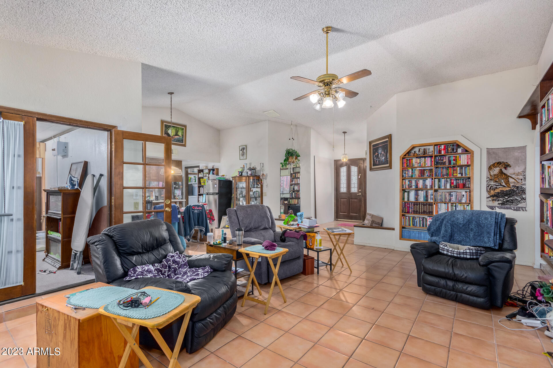 1523 W MISSION Drive