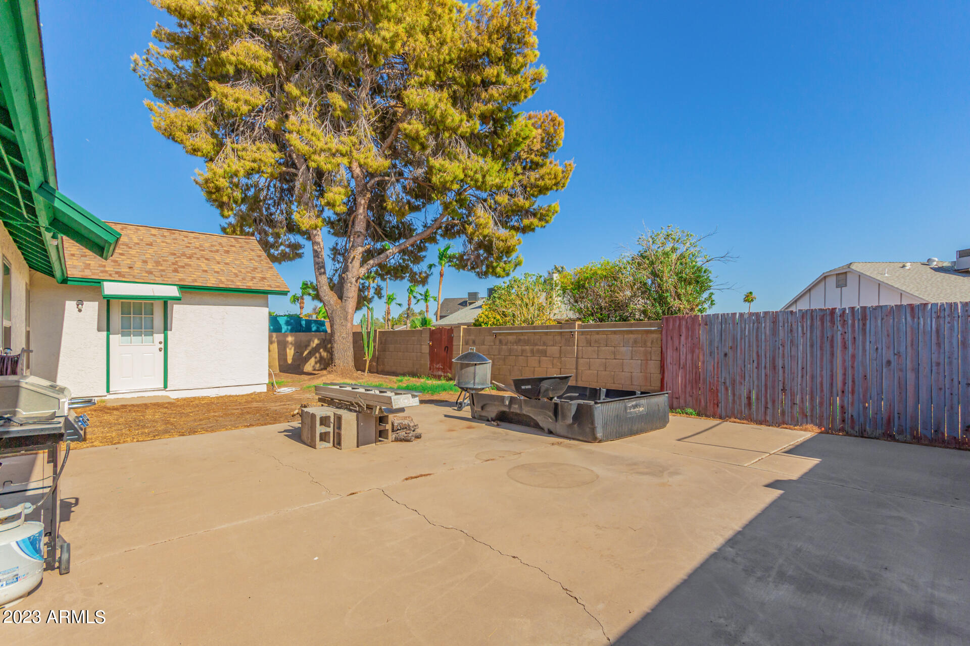 1523 W MISSION Drive