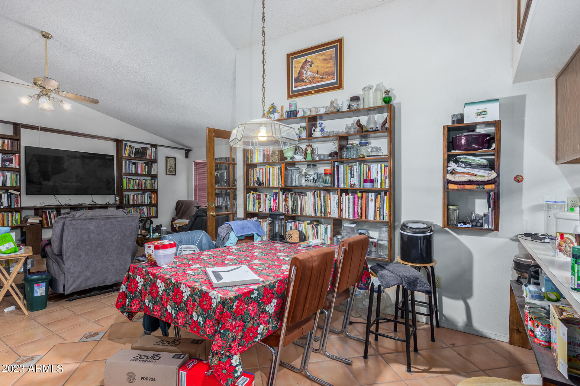 1523 W MISSION Drive