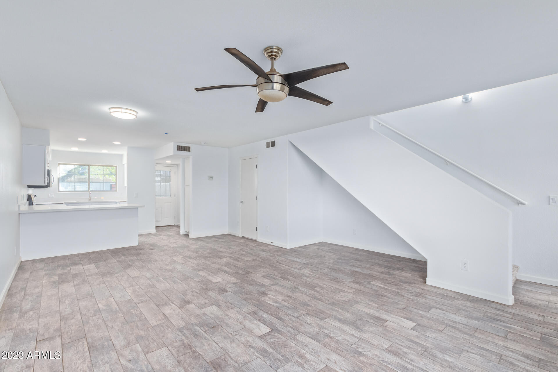 860 N MCQUEEN Road, 1135