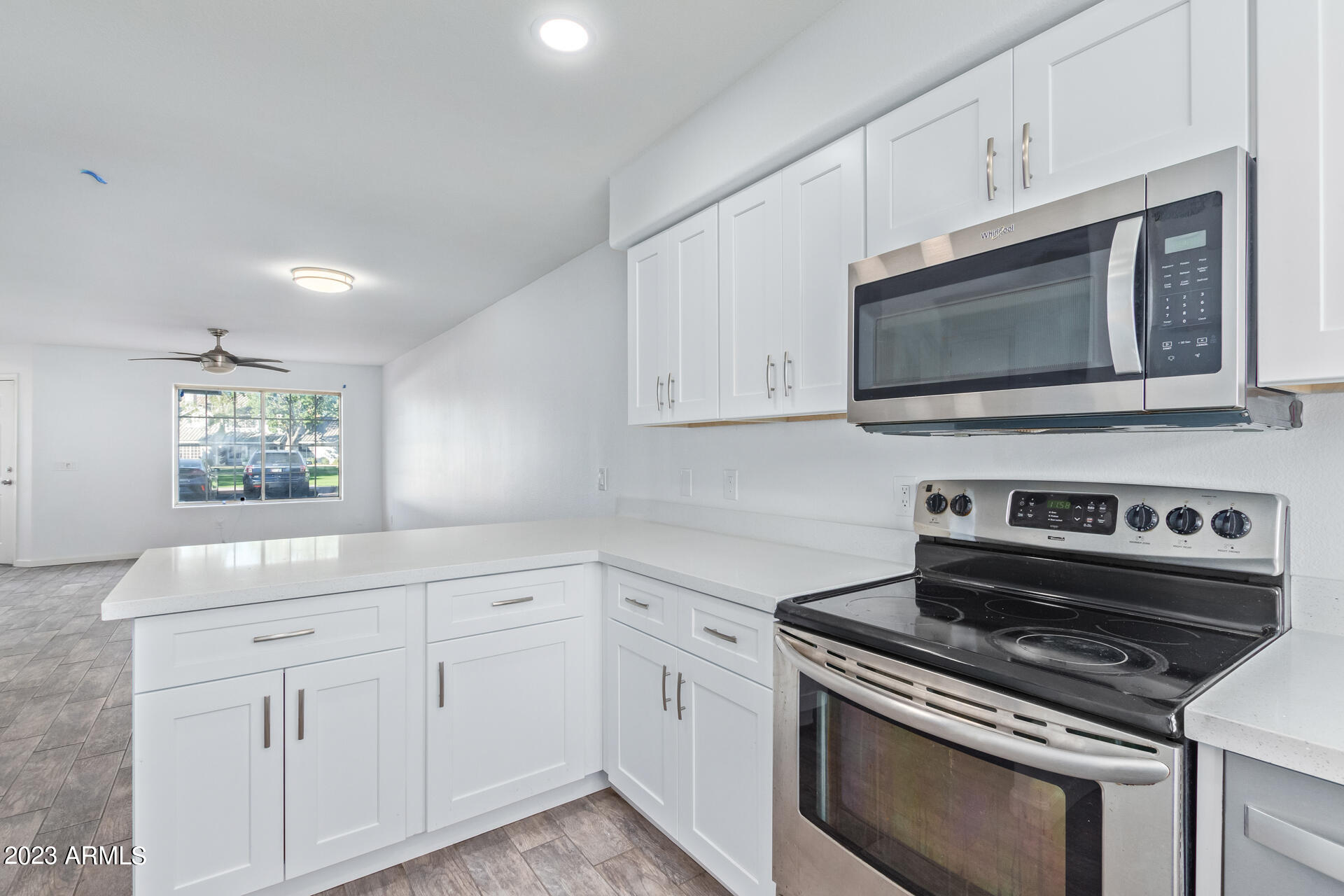 860 N MCQUEEN Road, 1135