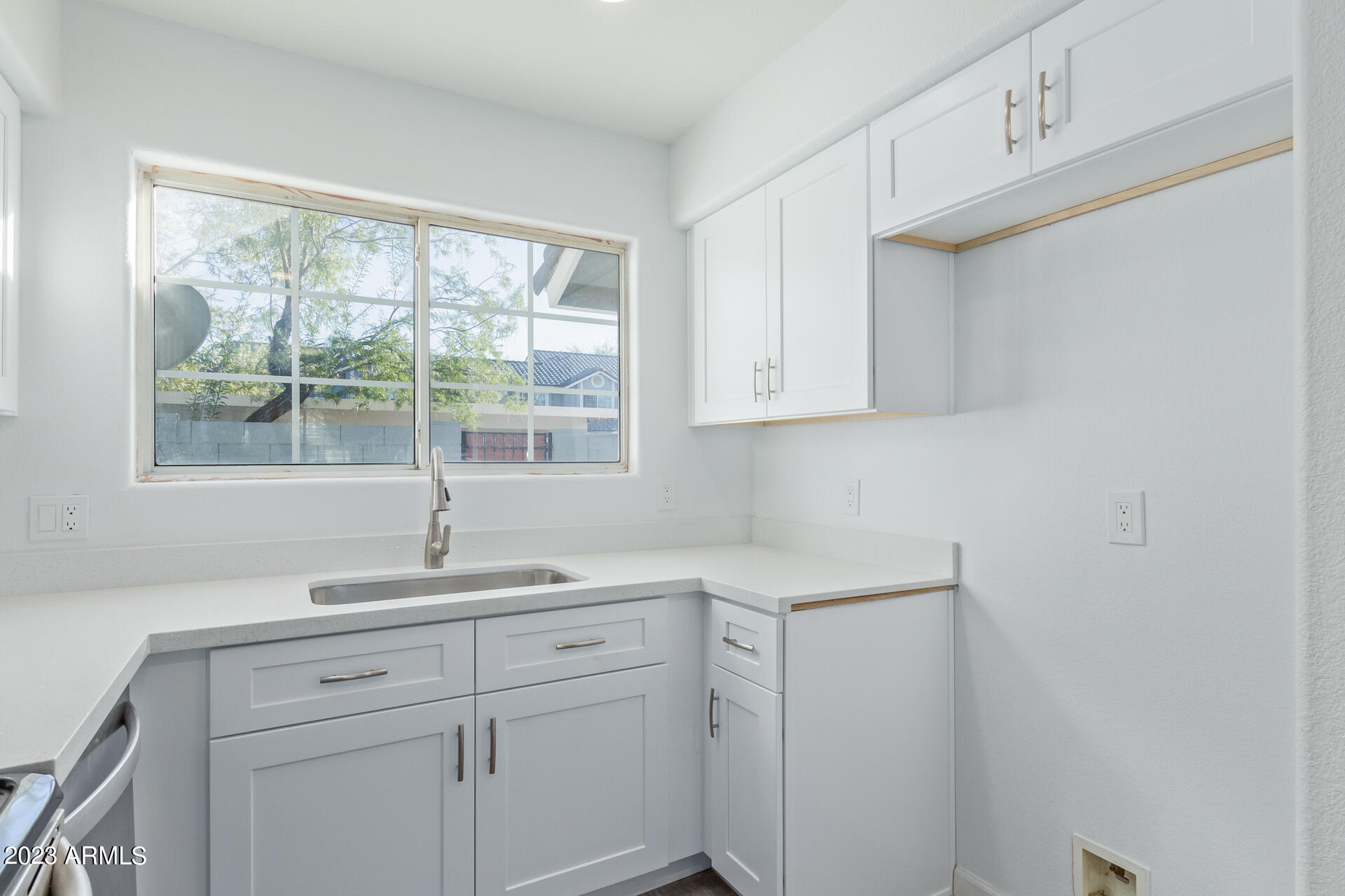 860 N MCQUEEN Road, 1135