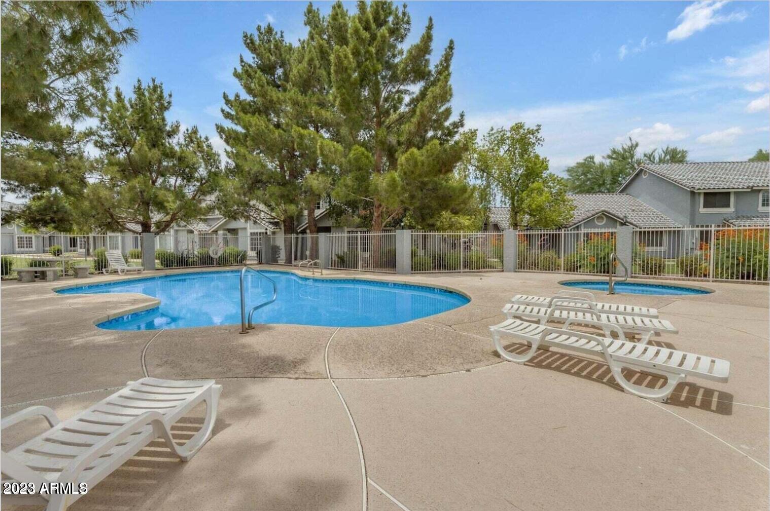 860 N MCQUEEN Road, 1135