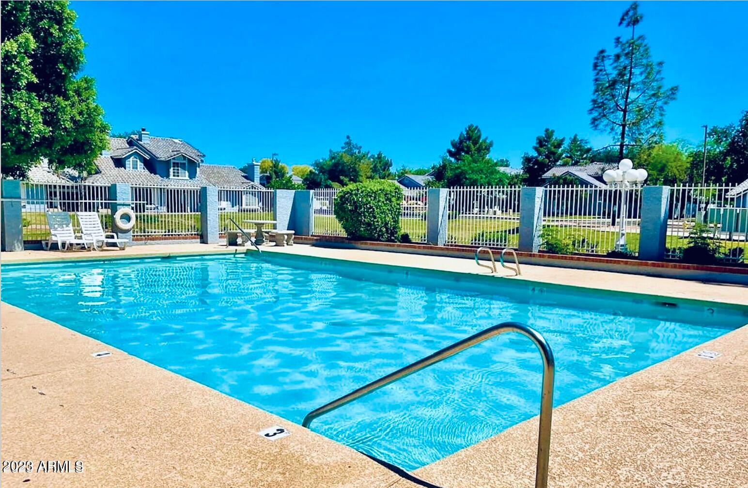 860 N MCQUEEN Road, 1135