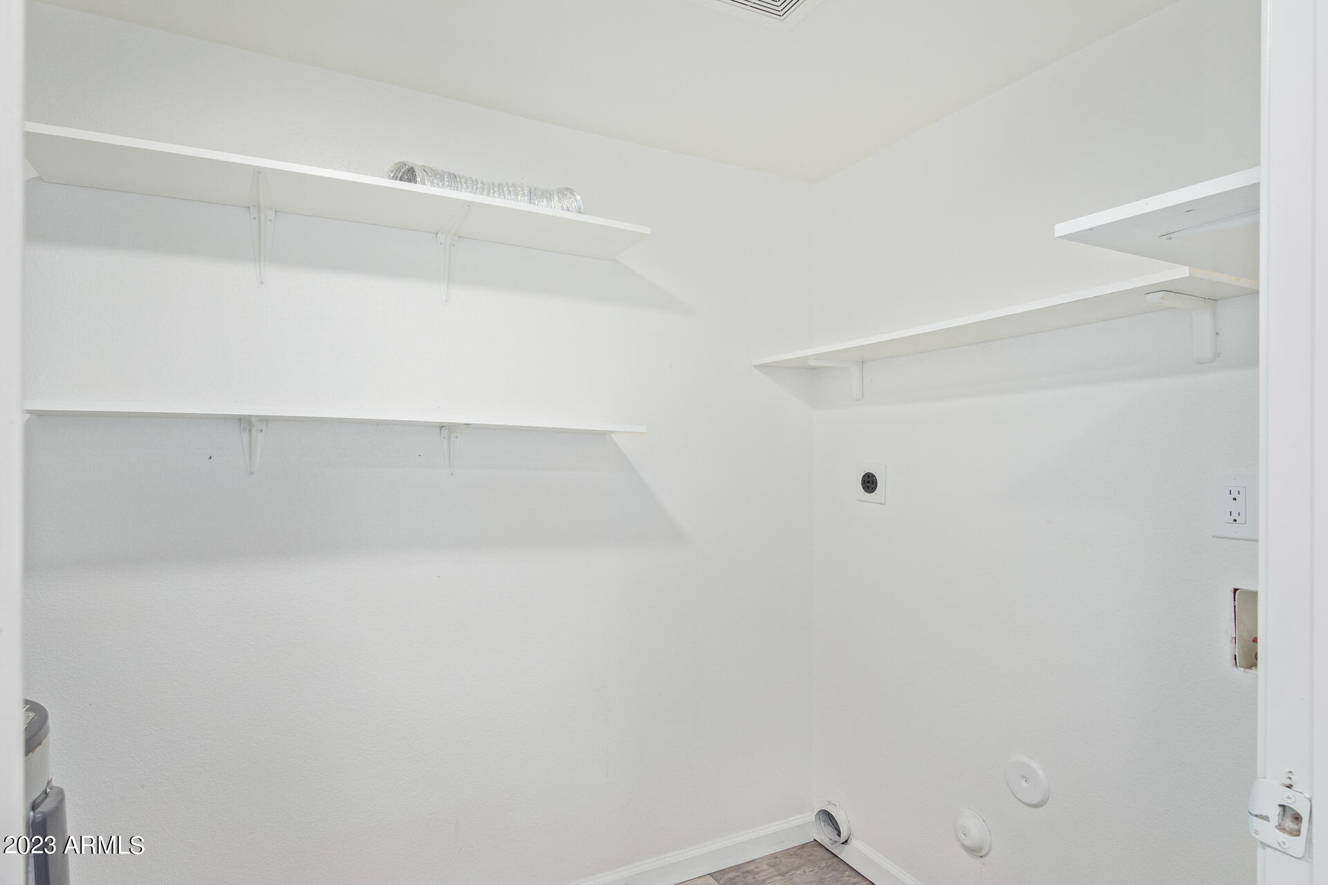 860 N MCQUEEN Road, 1135