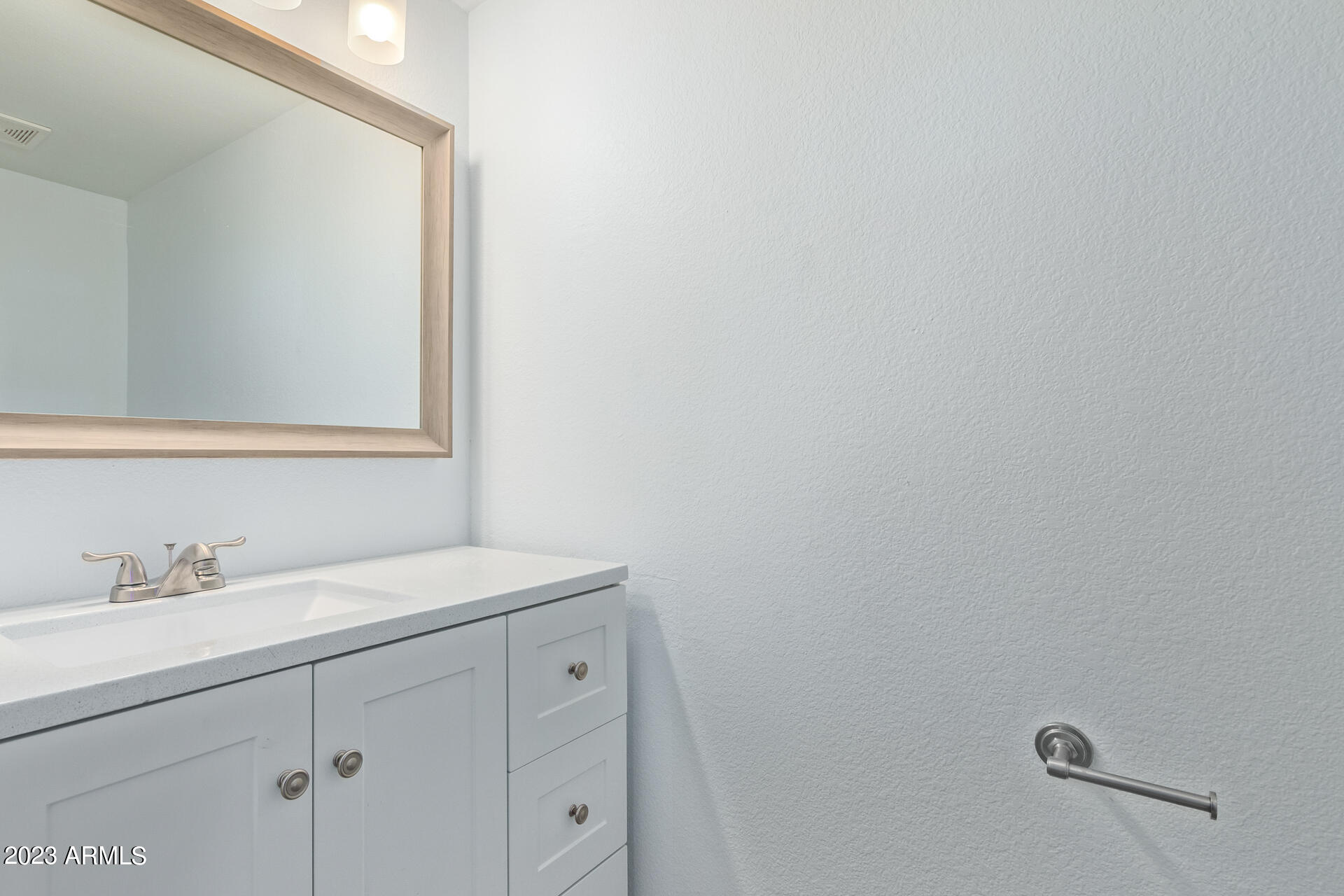 860 N MCQUEEN Road, 1135