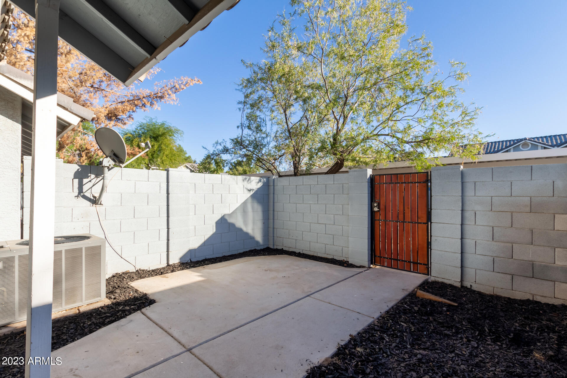 860 N MCQUEEN Road, 1135