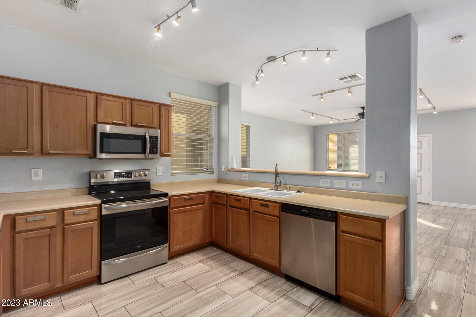 5164 W ALBENIZ Place