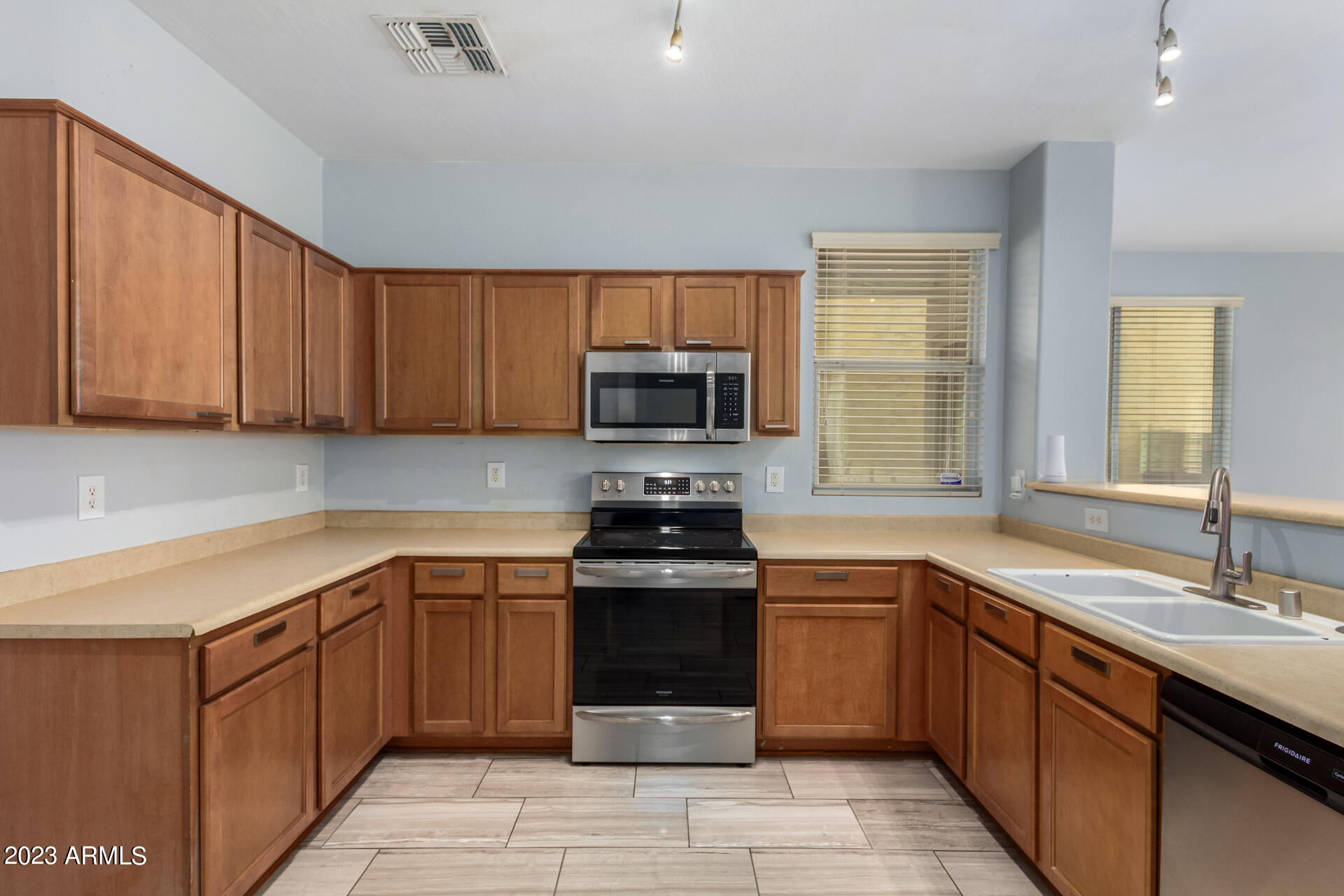 5164 W ALBENIZ Place