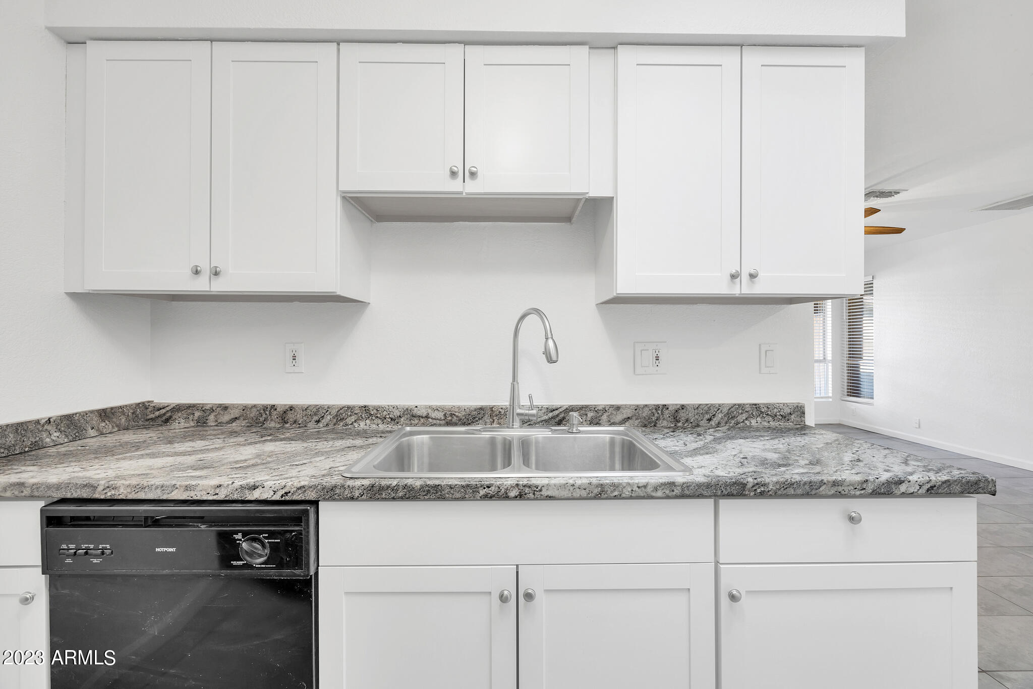 408 W BLACKHAWK Drive, 7