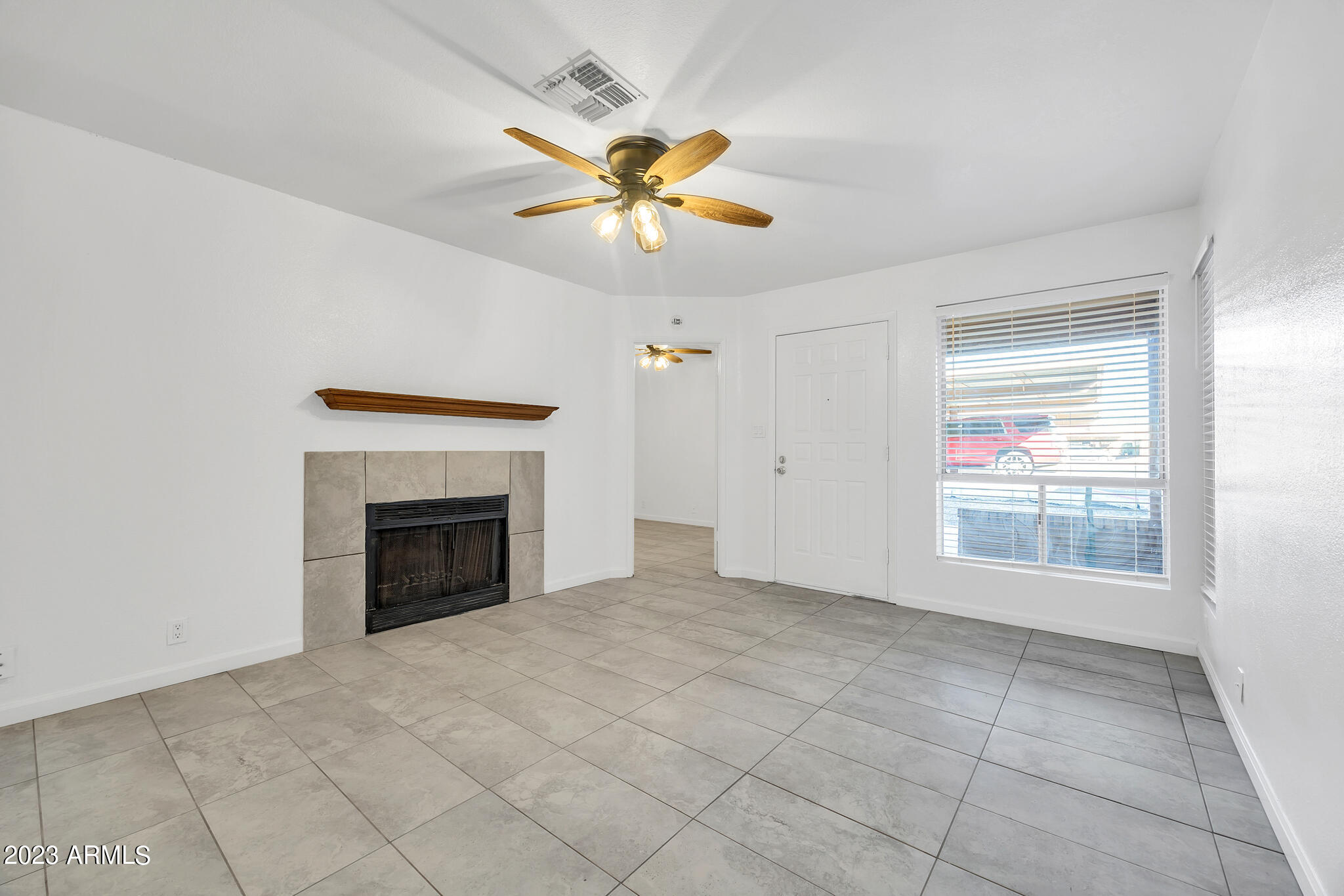 408 W BLACKHAWK Drive, 7