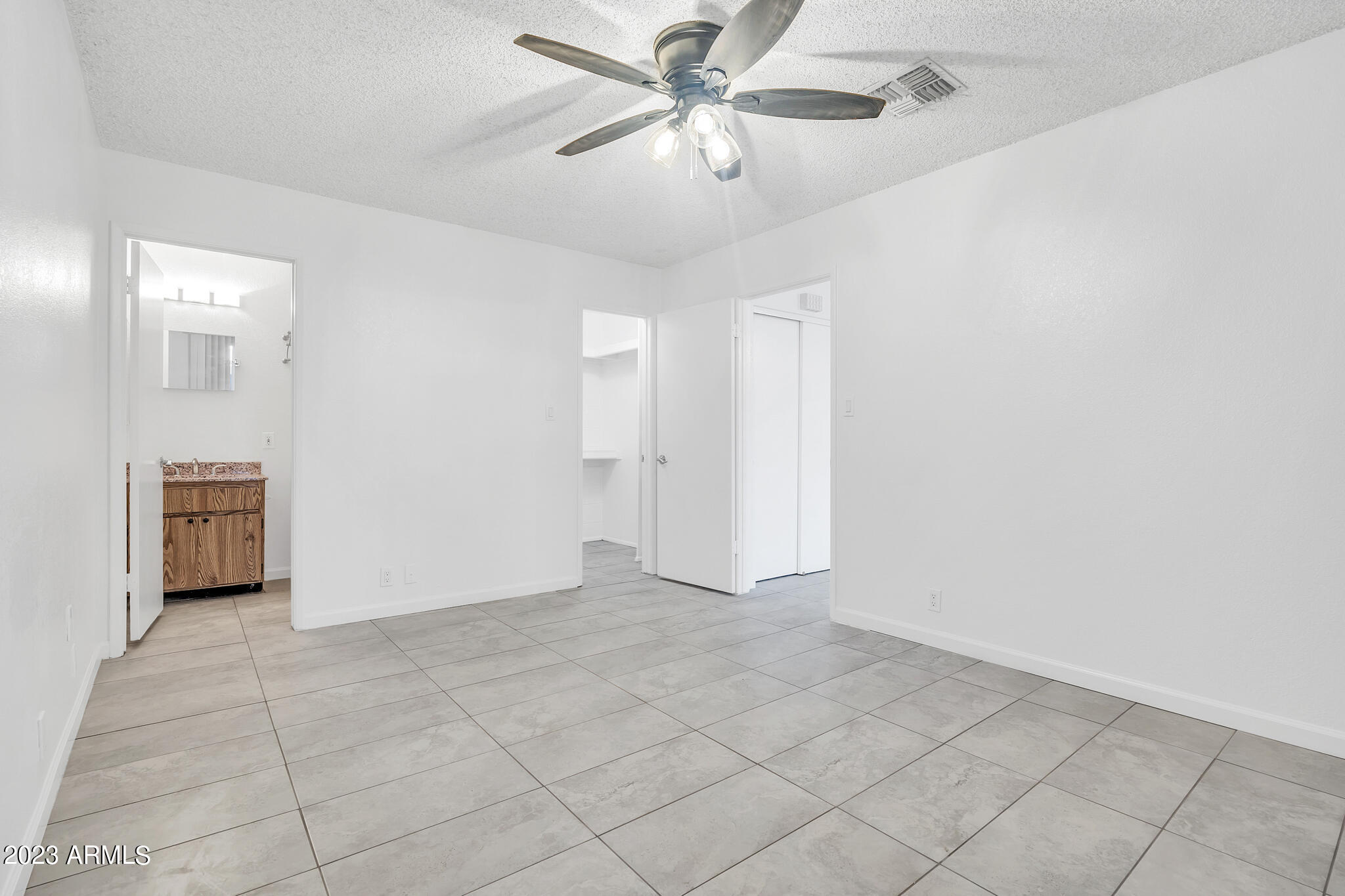 408 W BLACKHAWK Drive, 7