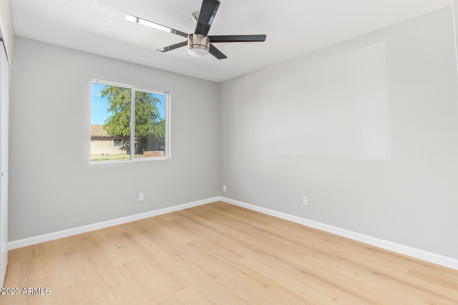 1051 W HILLVIEW Street