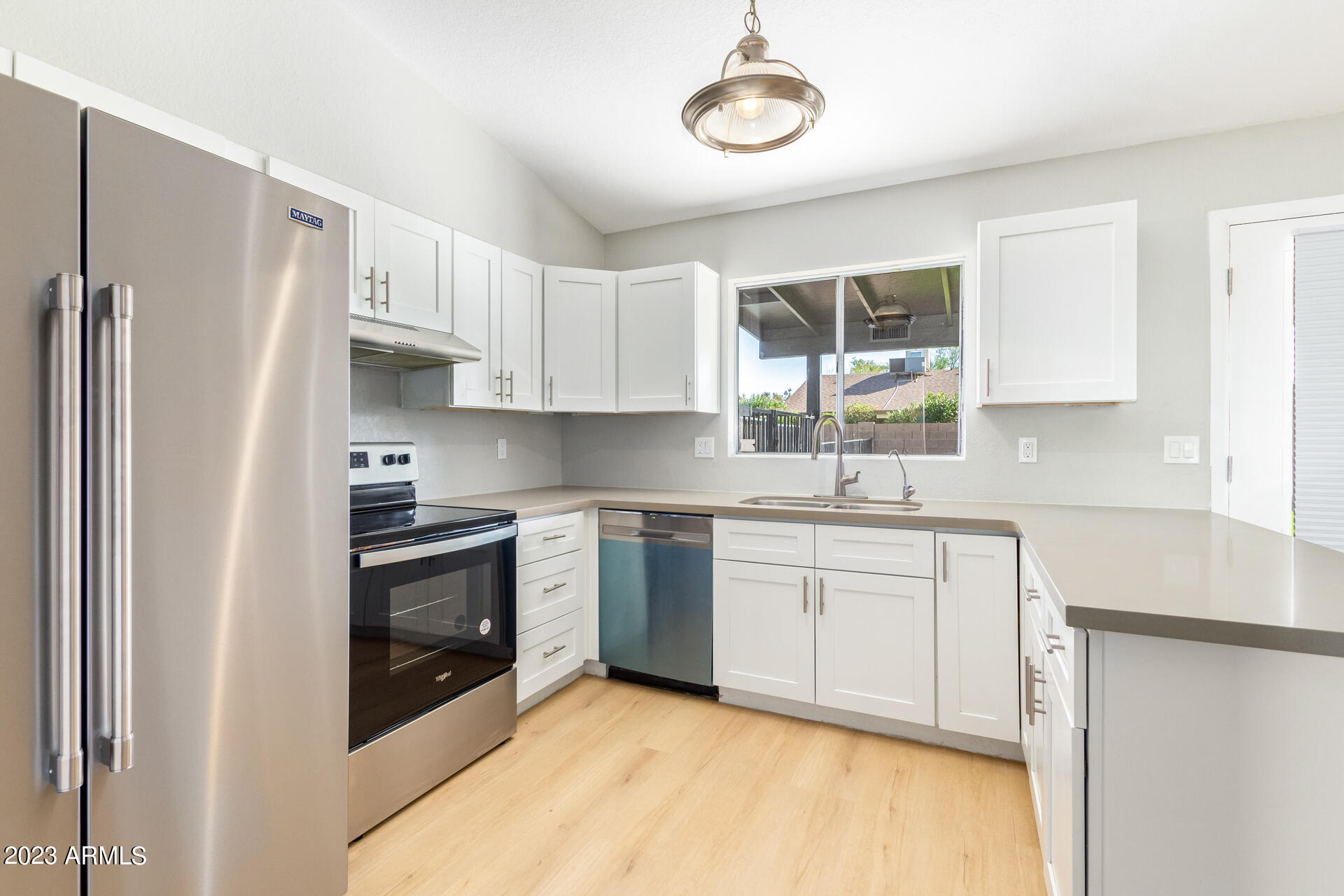 1051 W HILLVIEW Street