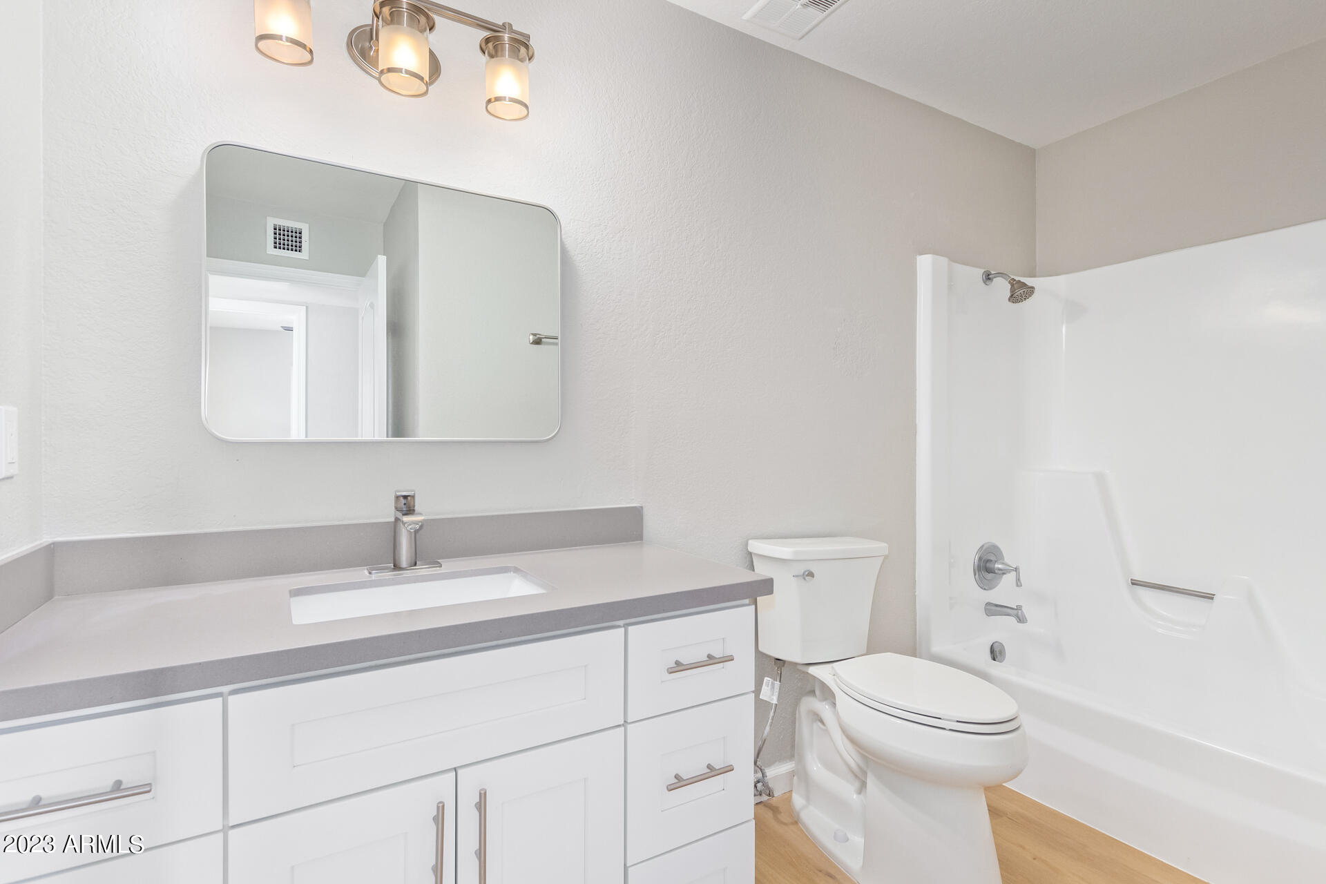 1051 W HILLVIEW Street