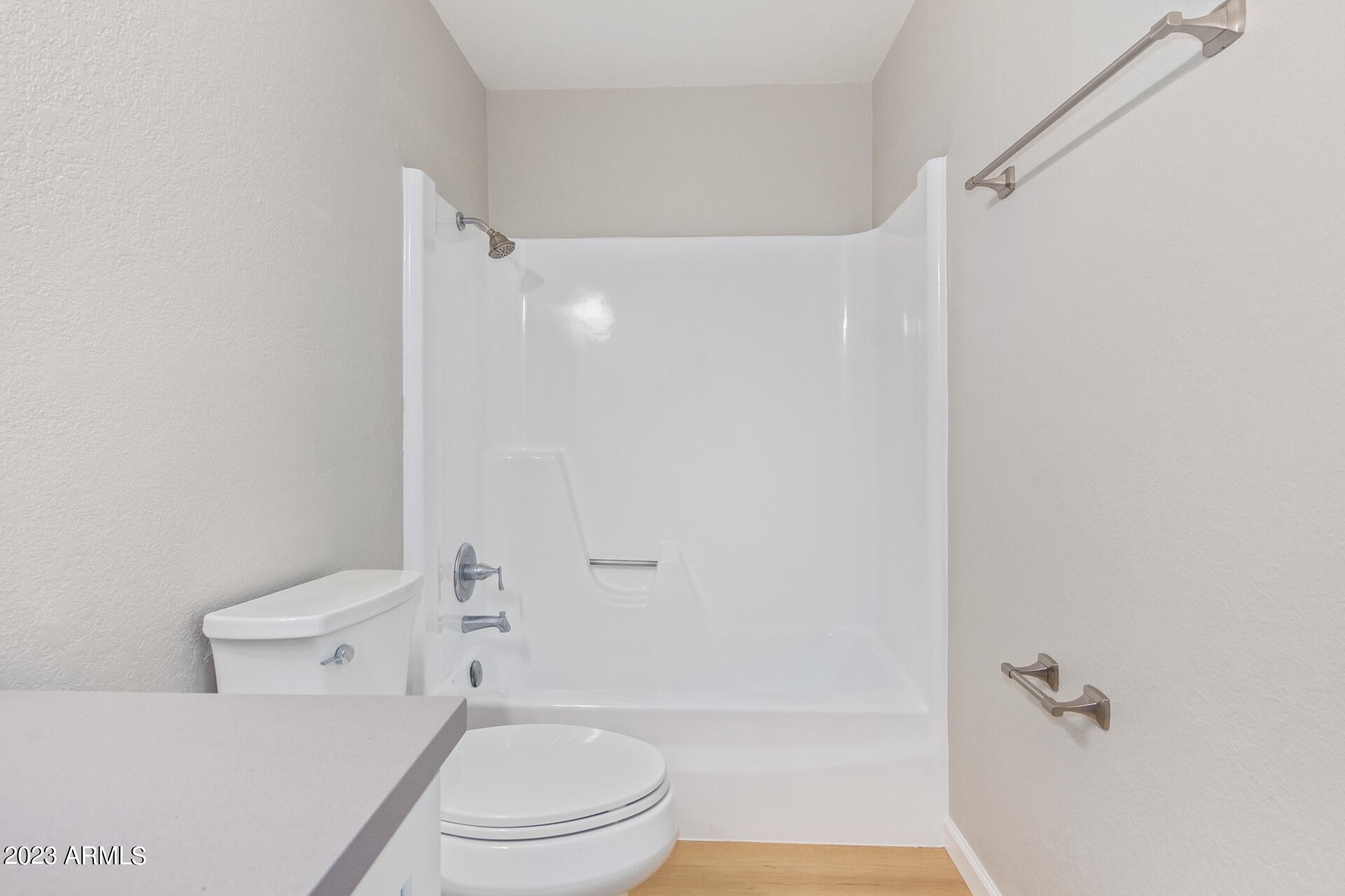 1051 W HILLVIEW Street