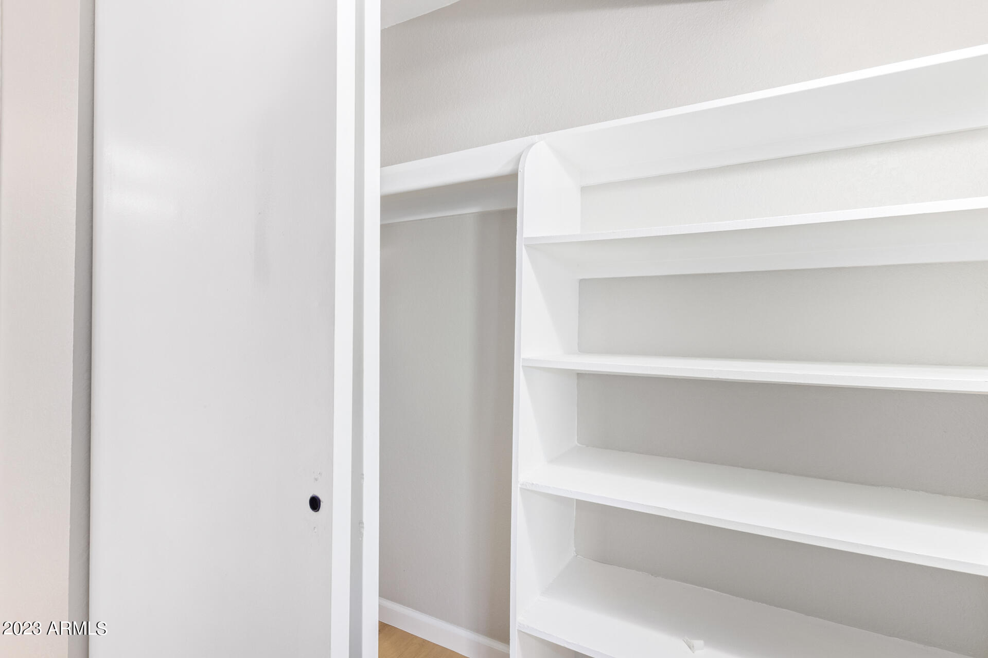 1051 W HILLVIEW Street