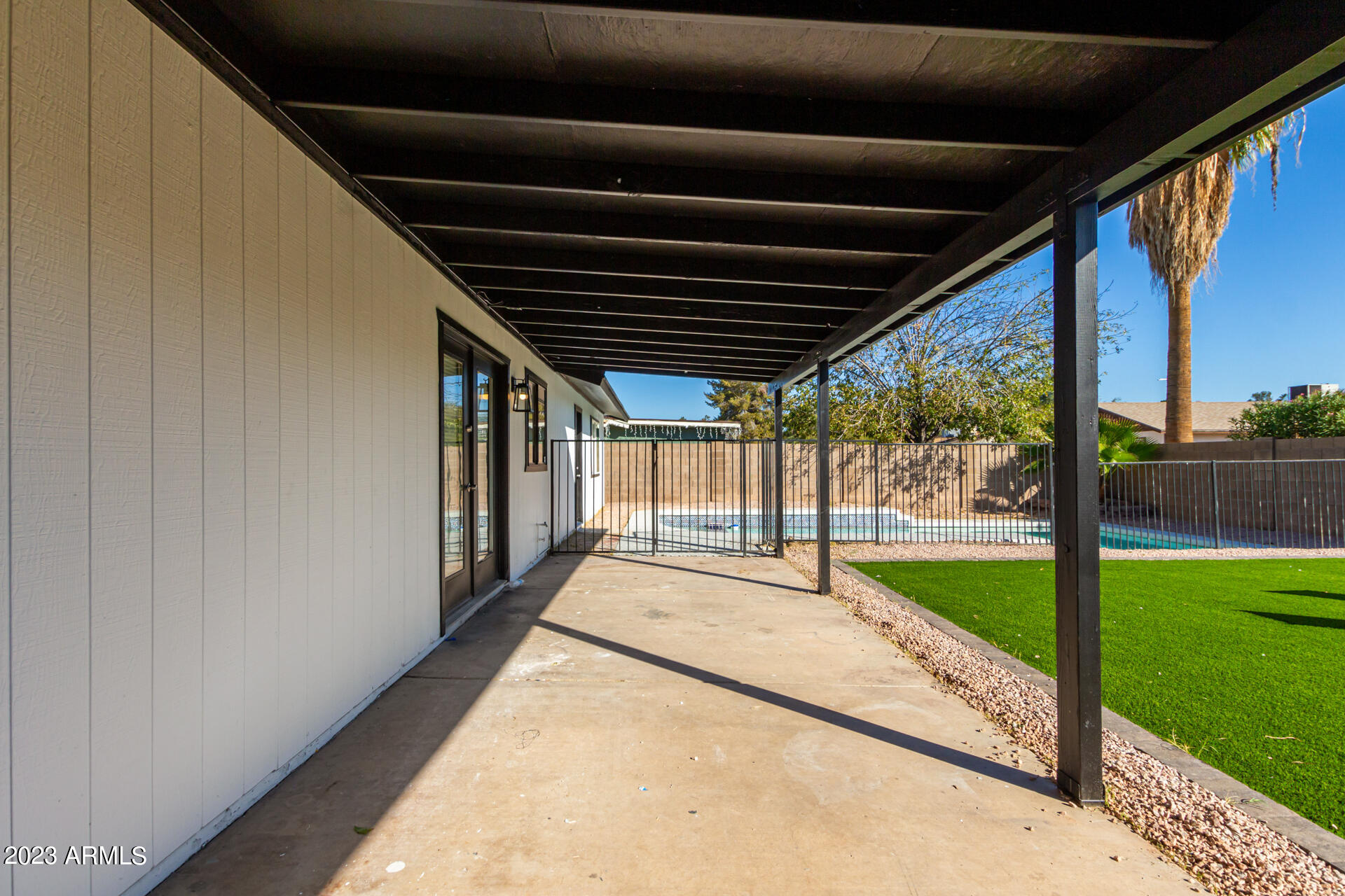 1051 W HILLVIEW Street