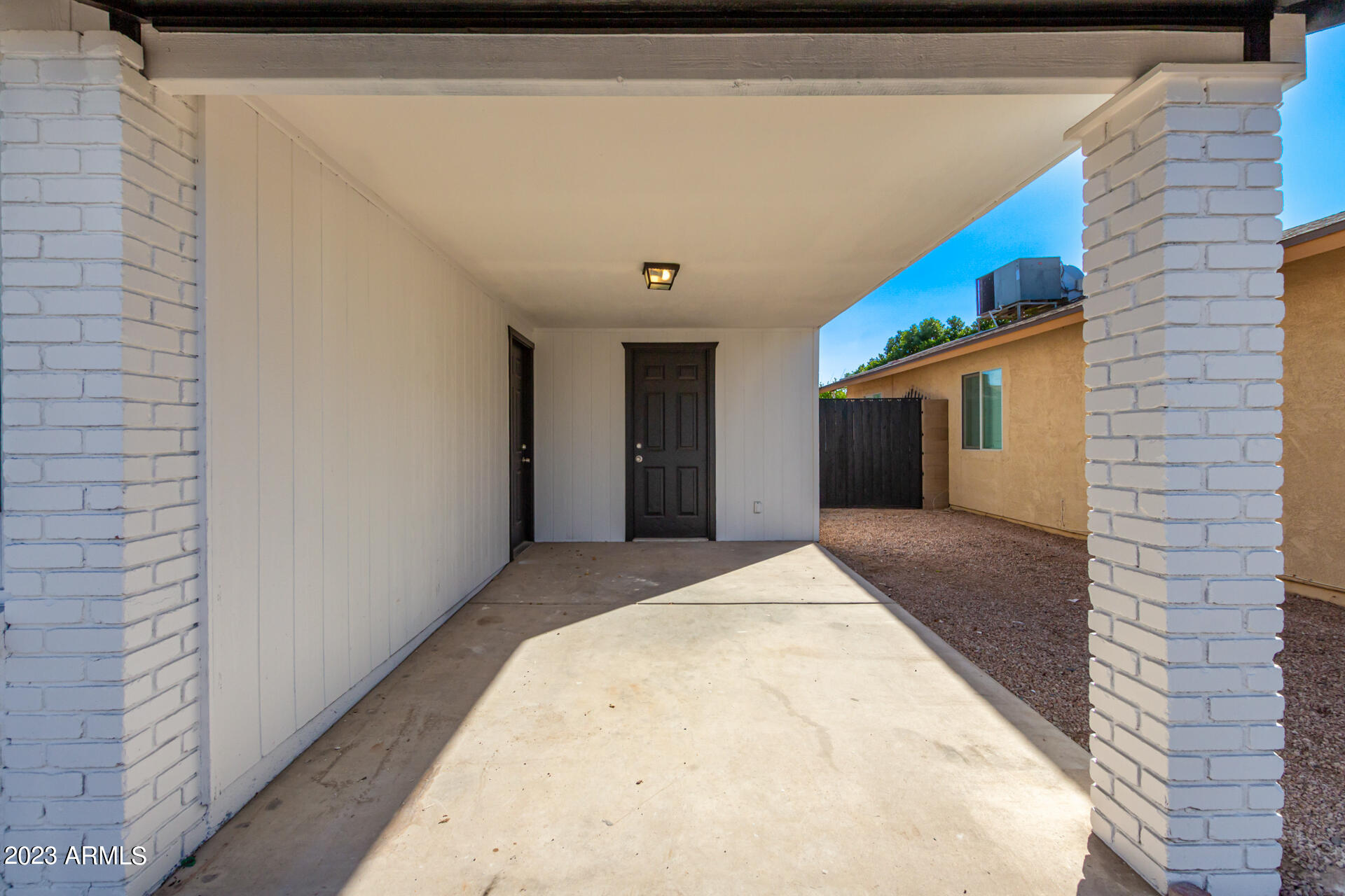 1051 W HILLVIEW Street