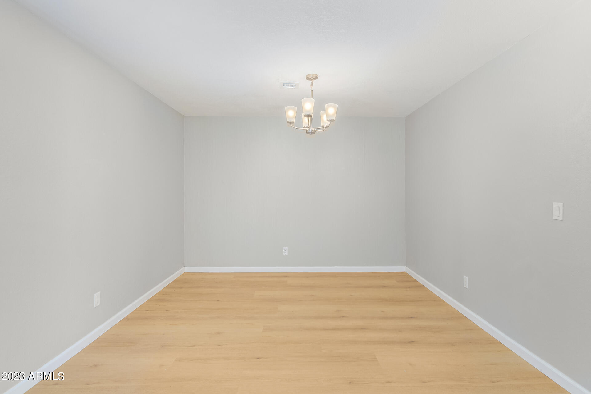 1051 W HILLVIEW Street