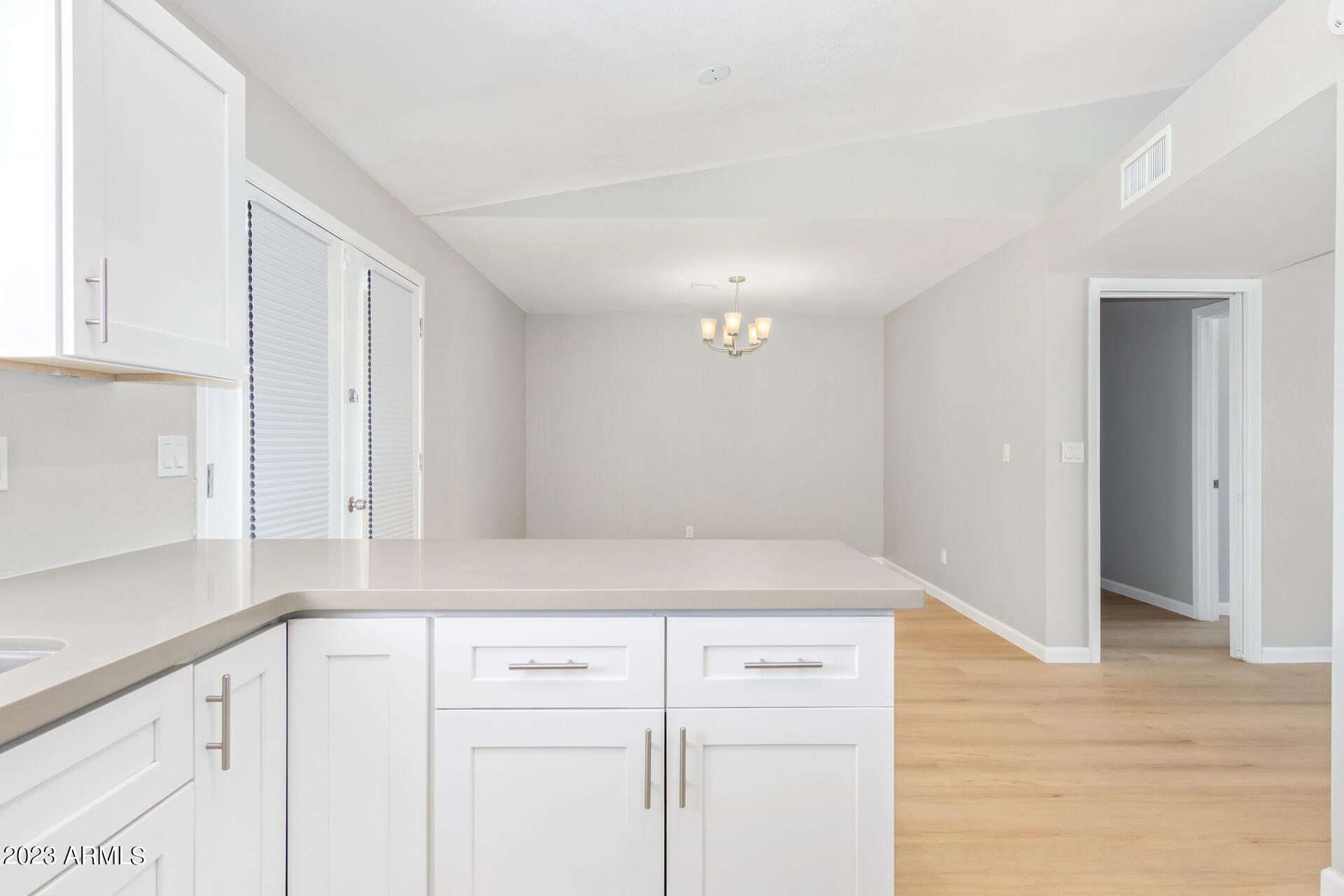 1051 W HILLVIEW Street