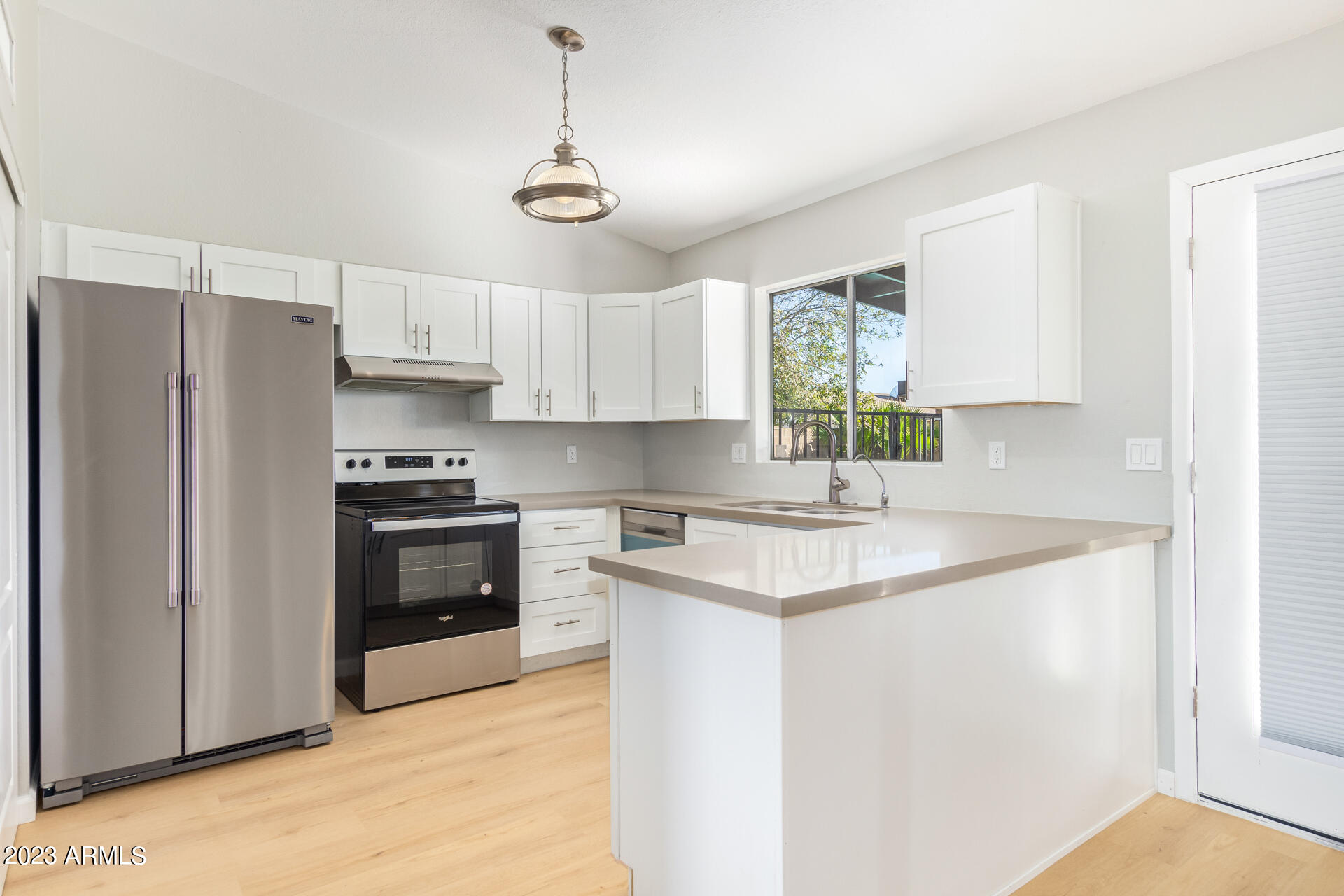 1051 W HILLVIEW Street