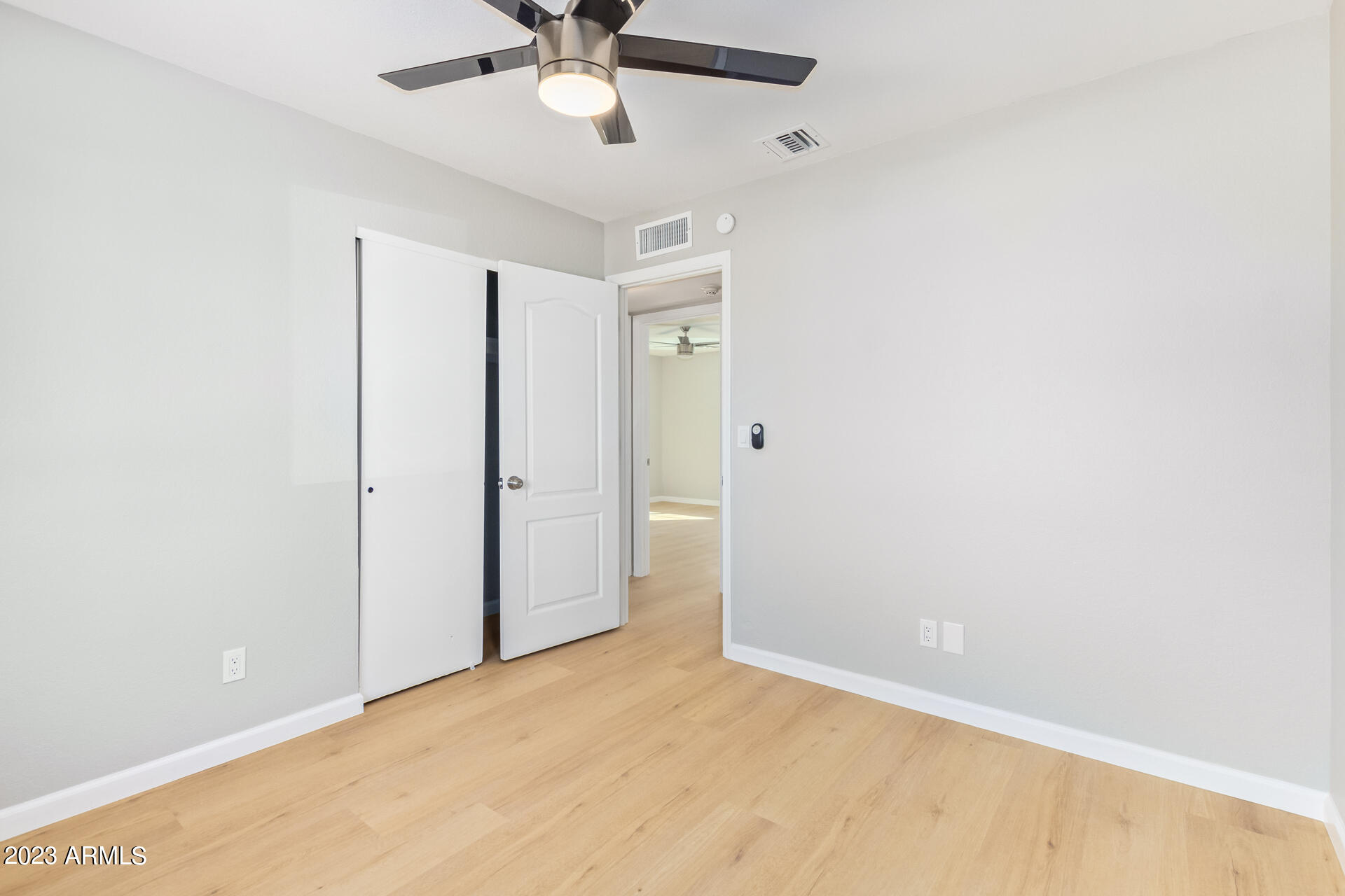 1051 W HILLVIEW Street