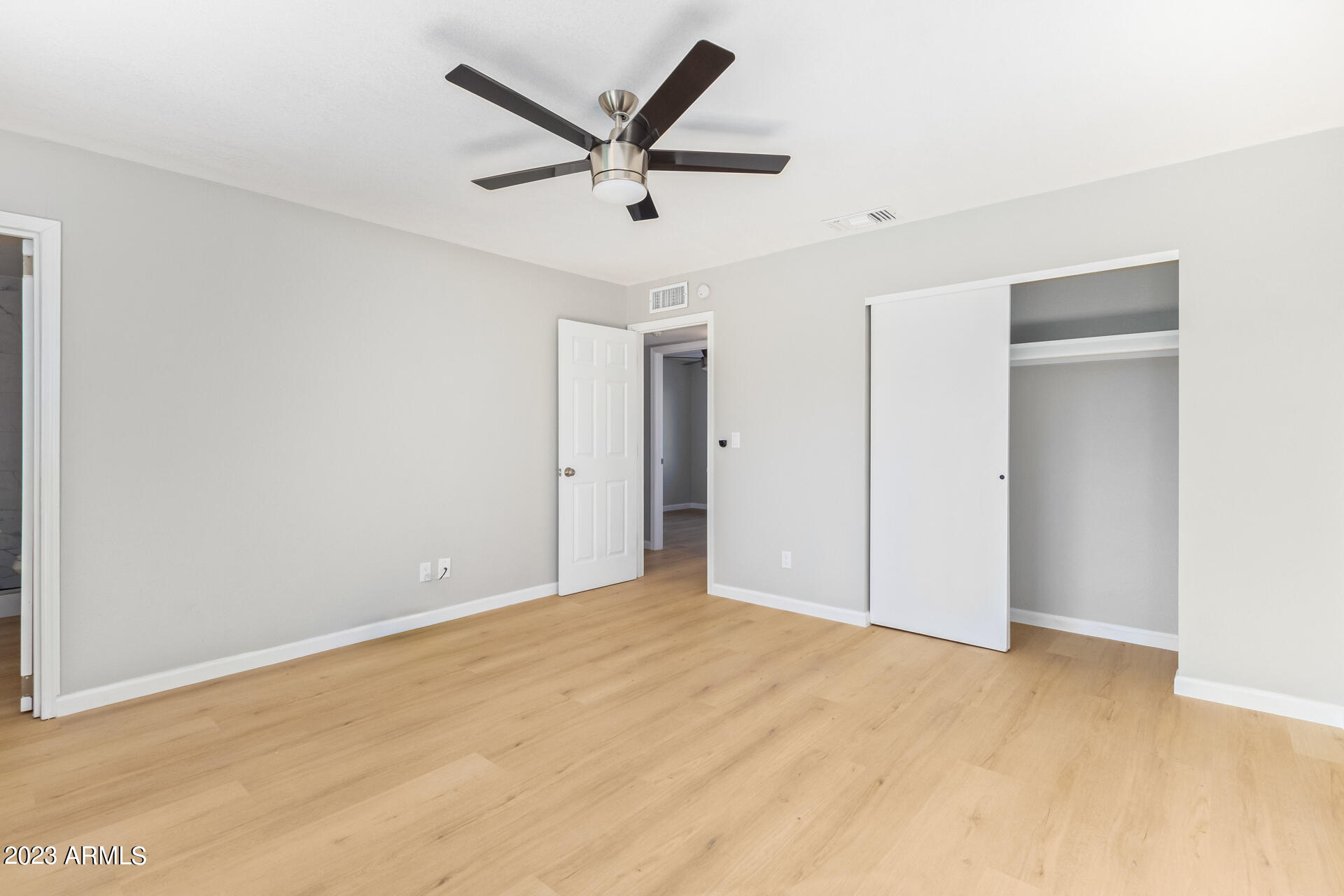 1051 W HILLVIEW Street