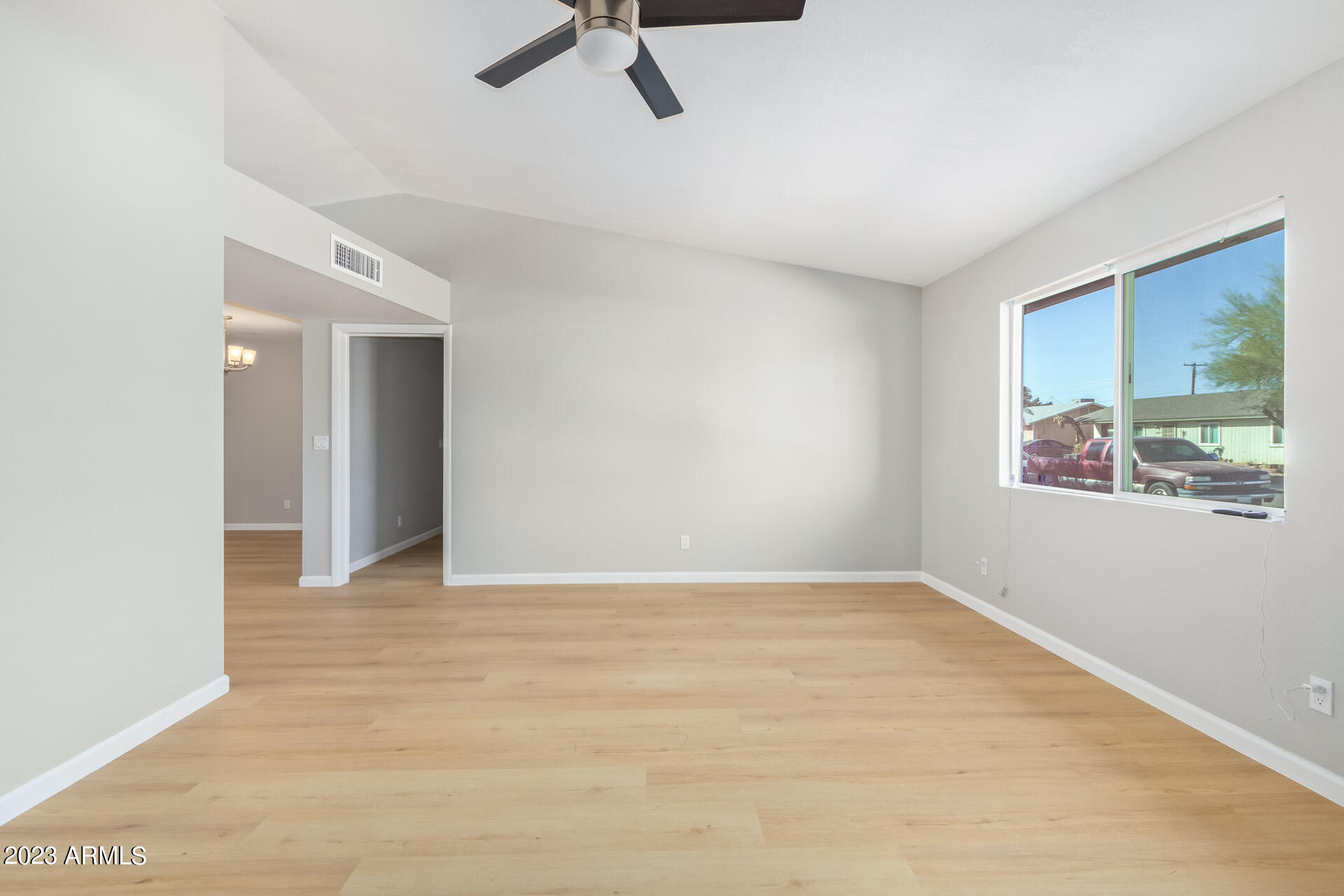 1051 W HILLVIEW Street