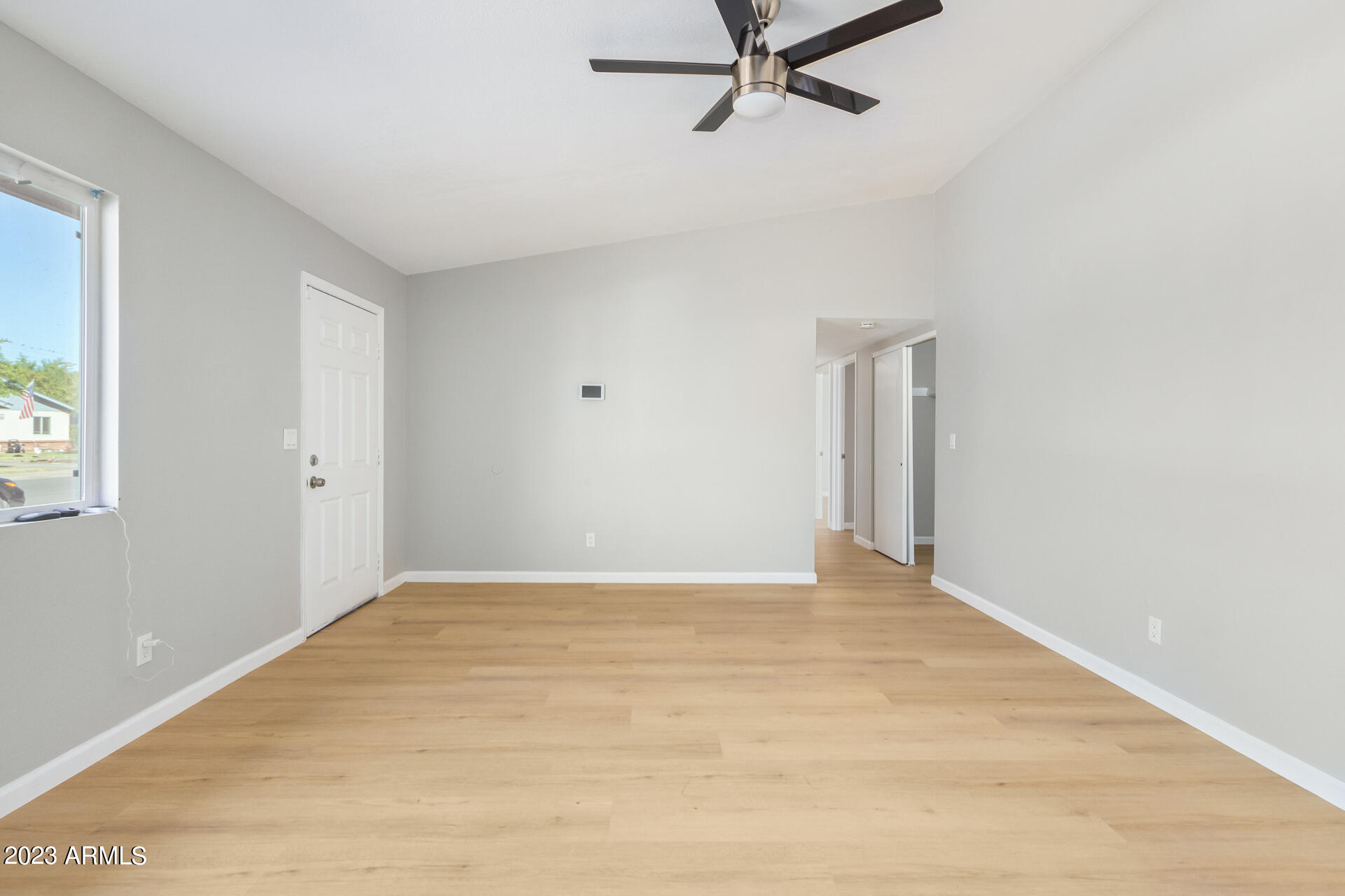 1051 W HILLVIEW Street