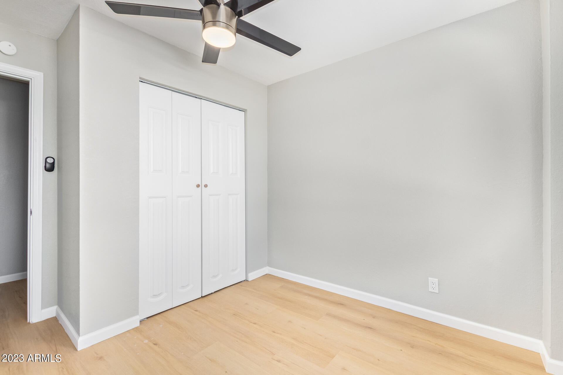 1051 W HILLVIEW Street