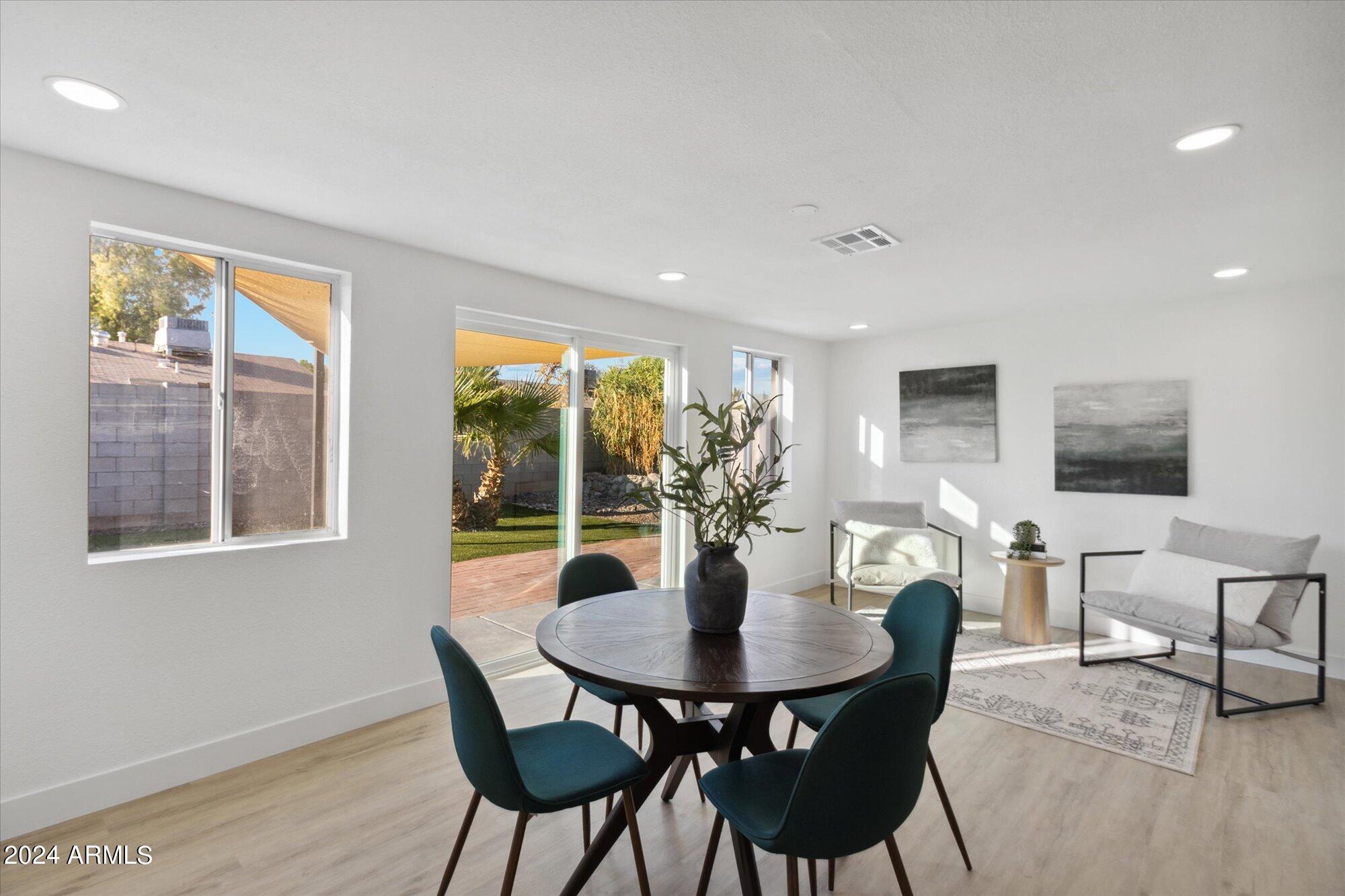 3621 E PERSHING Avenue