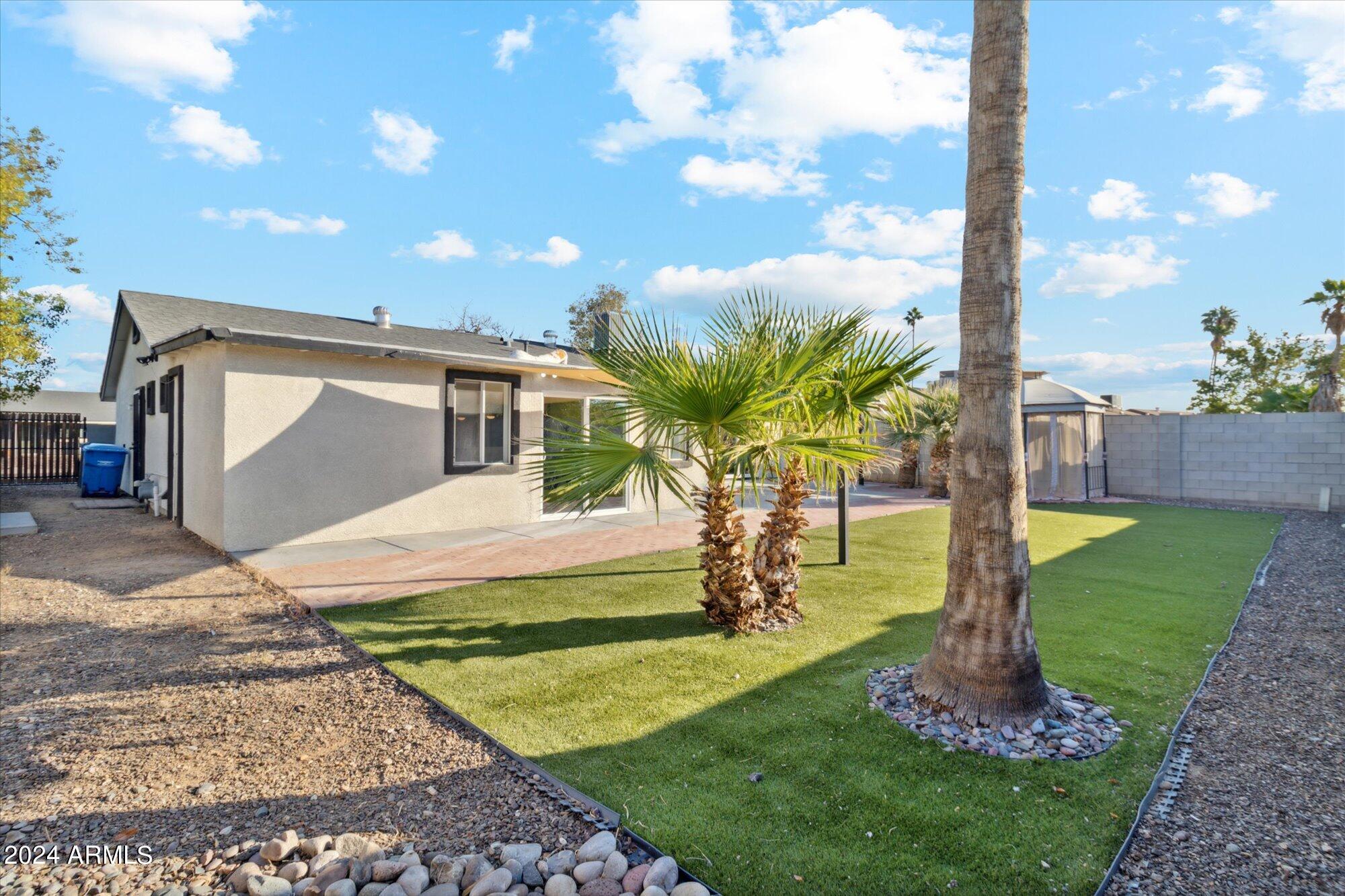 3621 E PERSHING Avenue