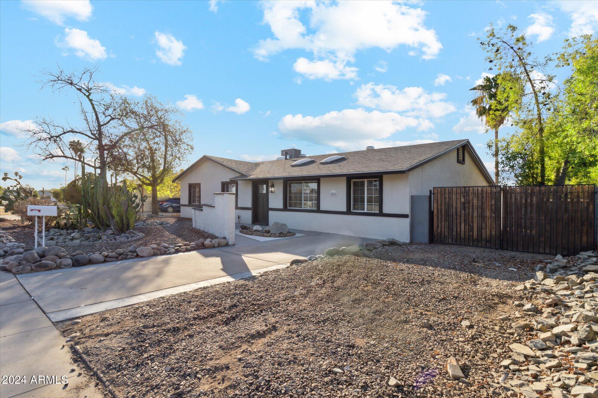 3621 E PERSHING Avenue