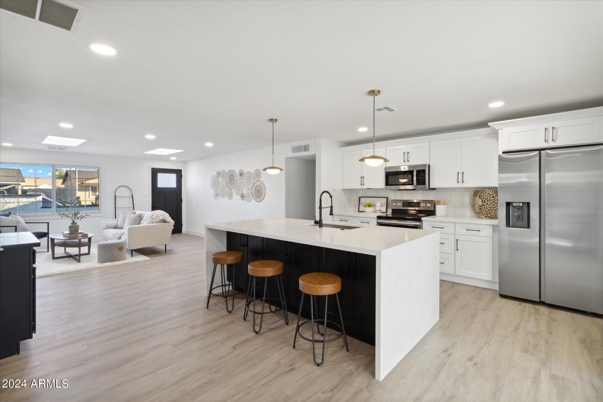 3621 E PERSHING Avenue