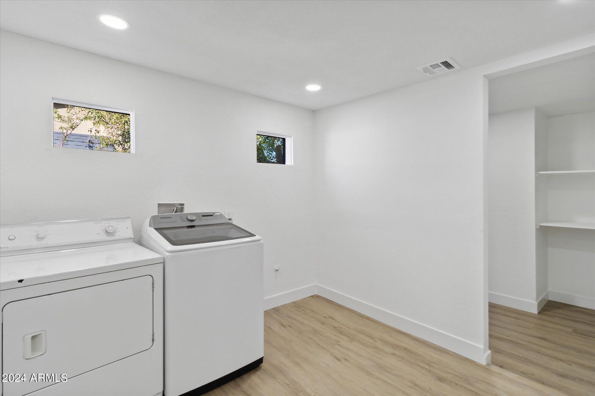 3621 E PERSHING Avenue